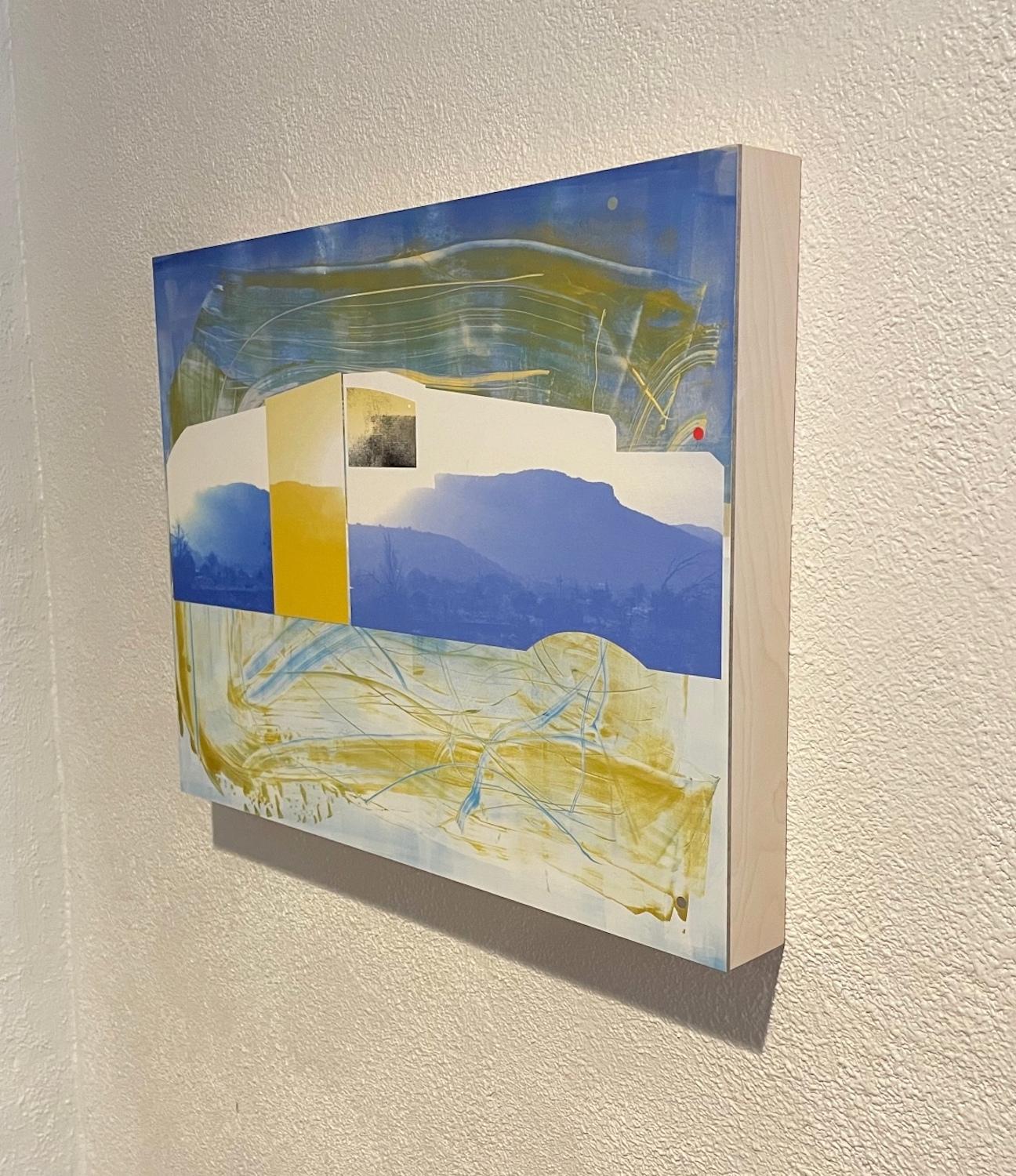 « The Long Part of the Drive », paysage abstrait, bleu, jaune, monogravure, 2021 - Contemporain Mixed Media Art par Patty deGrandpre
