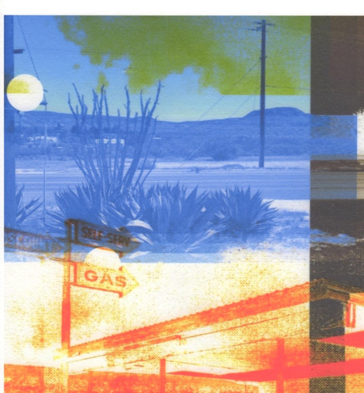 « Abandoned Texas, No Gas but Hot as Hell », abstrait, paysage, bleu, monogravure - Orange Landscape Print par Patty deGrandpre