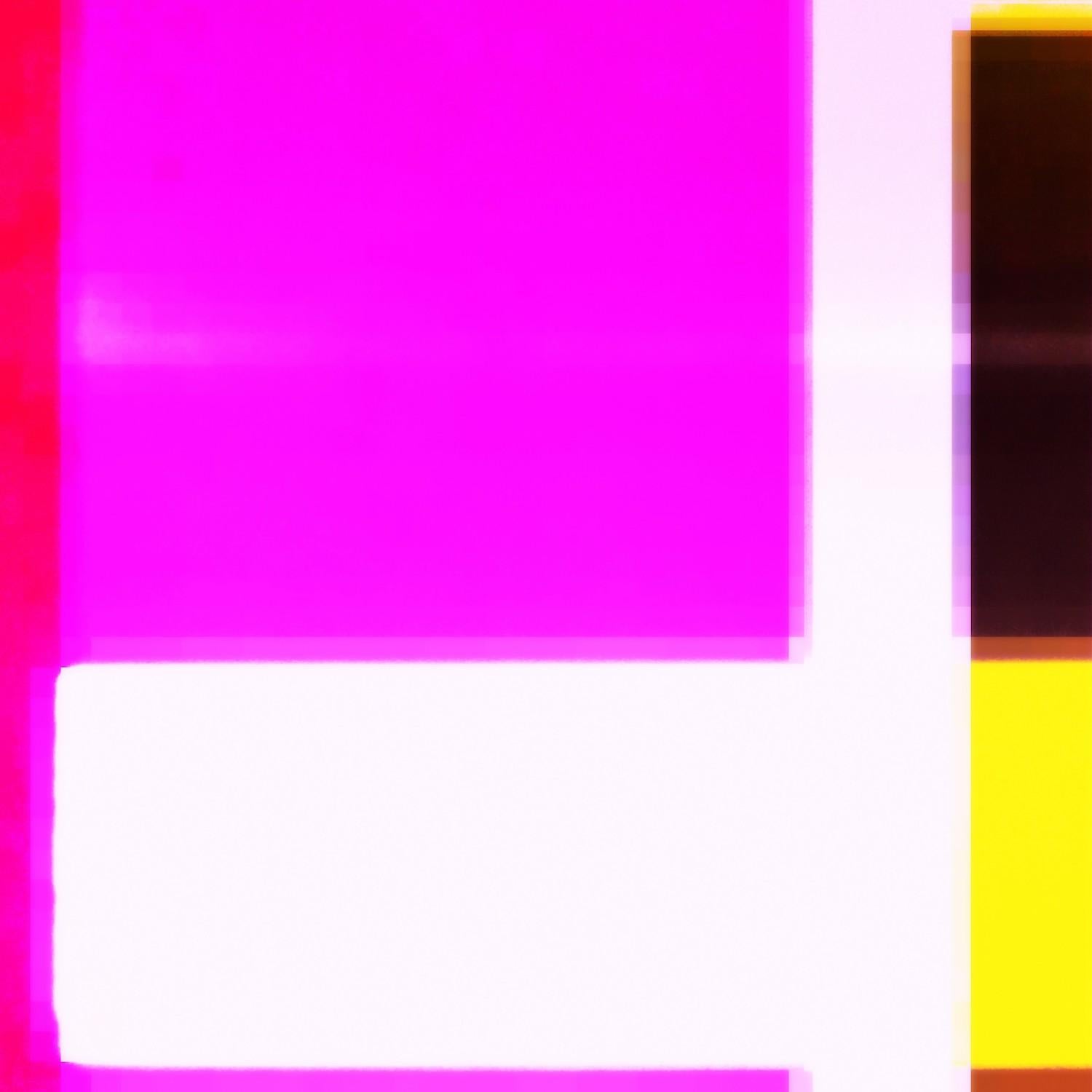 "Televisión rota 315", Abstracto, Fucsia, Blanco, Amarillo, Foto, Impresión, 2019 - Print de Patty deGrandpre