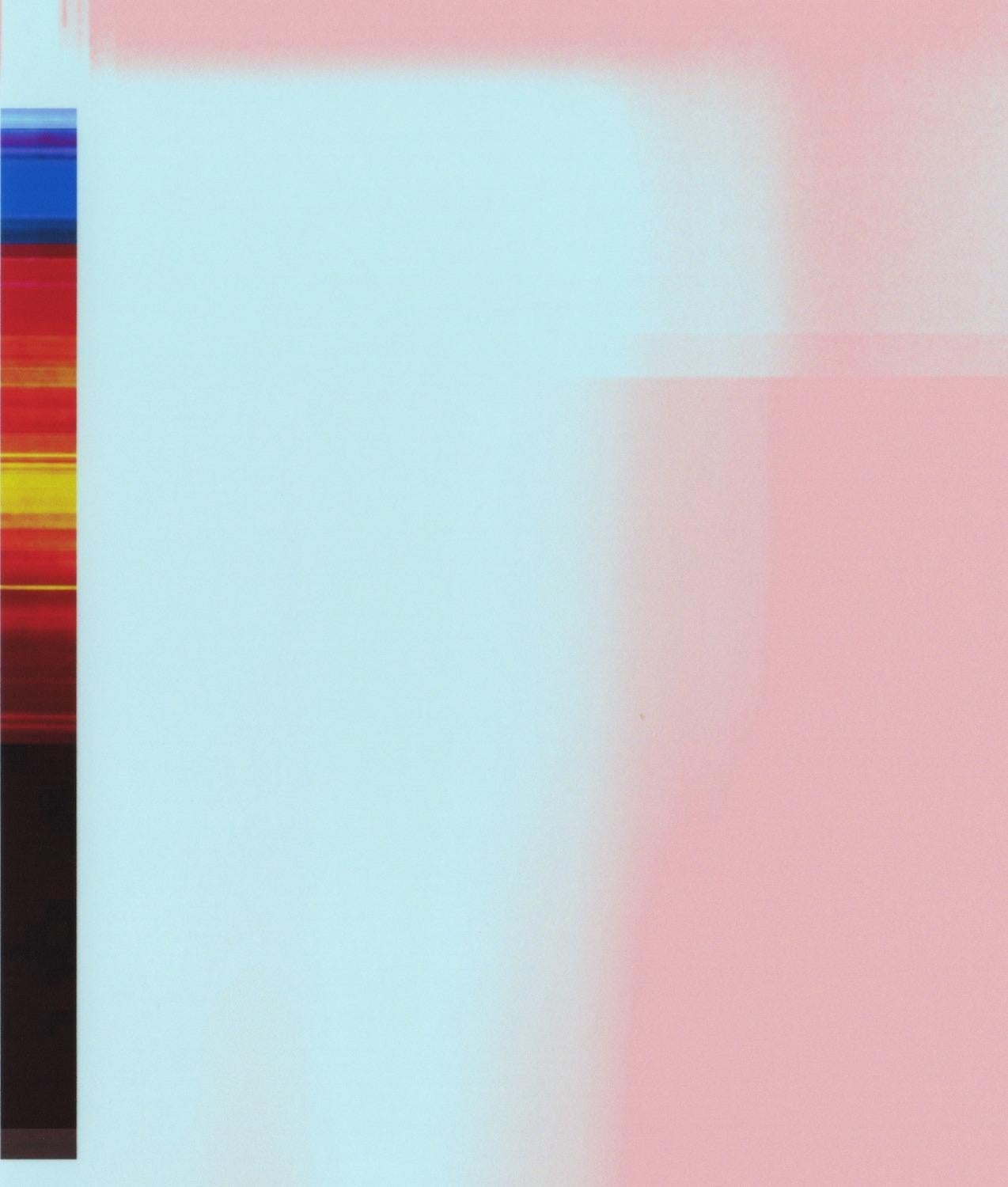 „Broken Television 322“, abstrakt, blau, rosa, Regenbogen, digitaler Druck, Foto (Zeitgenössisch), Print, von Patty deGrandpre