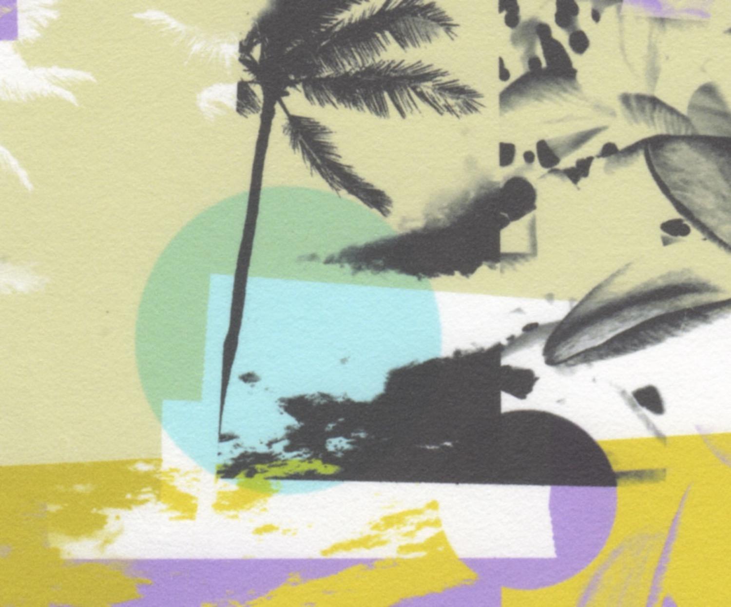 „Greetings from Hawaii“, abstrakt, Architektur, Flora, gelb, grün, Druck (Beige), Landscape Print, von Patty deGrandpre