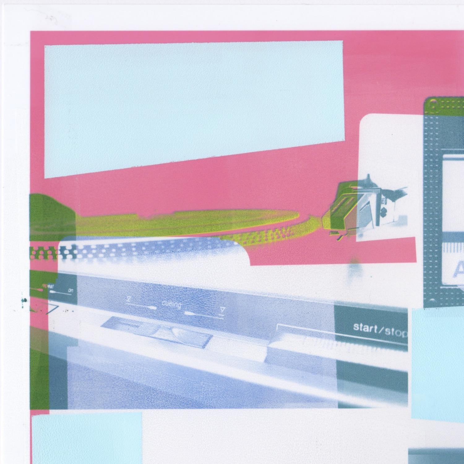 „Sit and LIsten“, abstrakt, turntisch, Kassette, Wandteppich, modern, Stuhl, Monoprint – Print von Patty deGrandpre