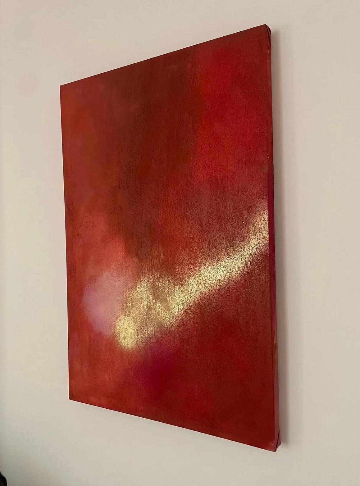 Questo pezzo suggestivo è un magistrale dipinto astratto che attira l'attenzione dello spettatore grazie all'armoniosa miscela di colori dinamici e luce eterea. Dominata da profonde e ricche tonalità di rosso e chiaretto, la composizione suggerisce