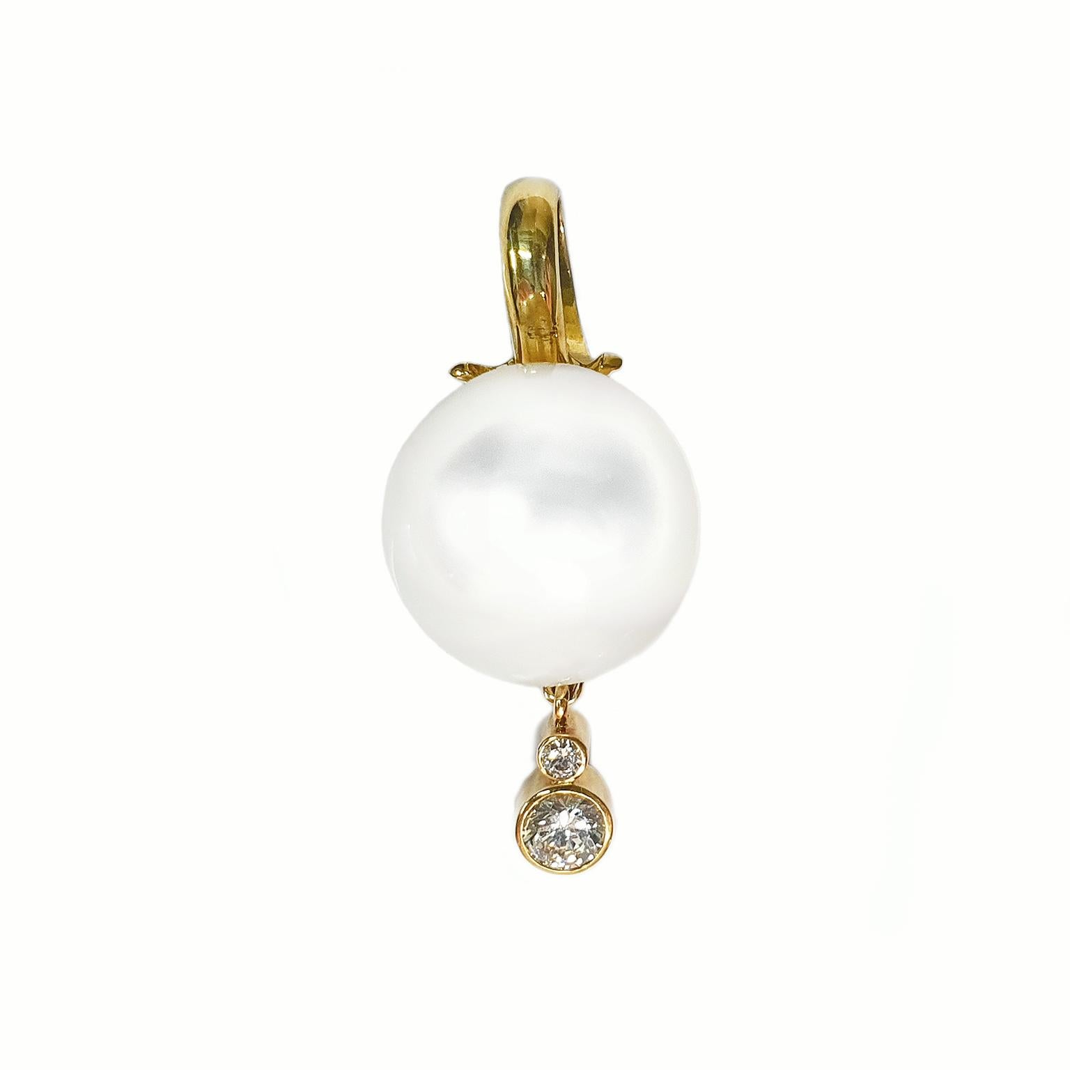 Paul Amey’s pearl and diamond pendant was crafted from 18K yellow gold featuring a 13.8mm South Sea pearl with a 25pt and a 5pt round white diamonds dropping from the base of the pearl. The pearl pendant is completed with a neoprene choker with 9K