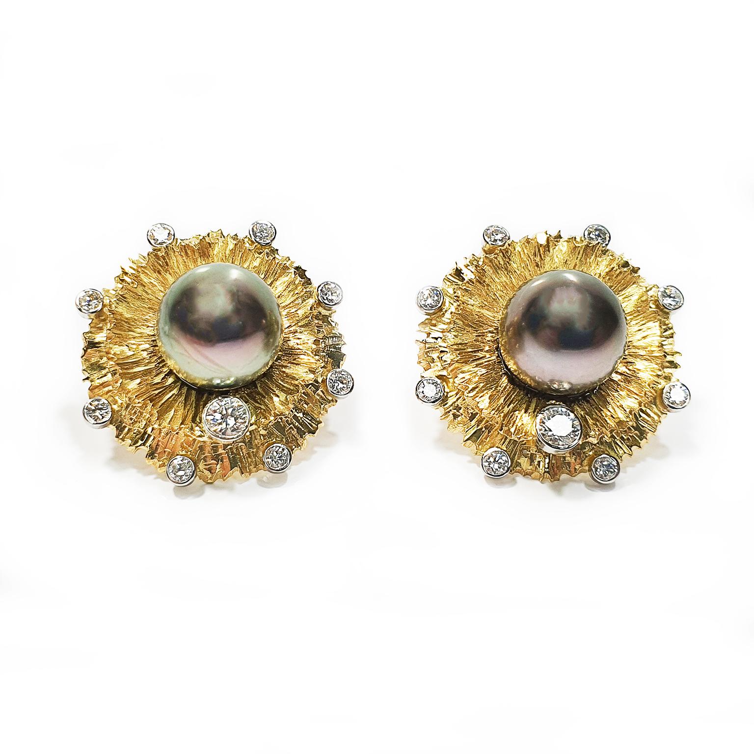 18K yellow gold studs with South Sea Cultured Natural Black Pearls. The earrings feature Pearls that have a 10mm diameter and total weight for the pair is 1.8g with each earring having a diameter of 20mm. Each earring has 18K screw fittings. The