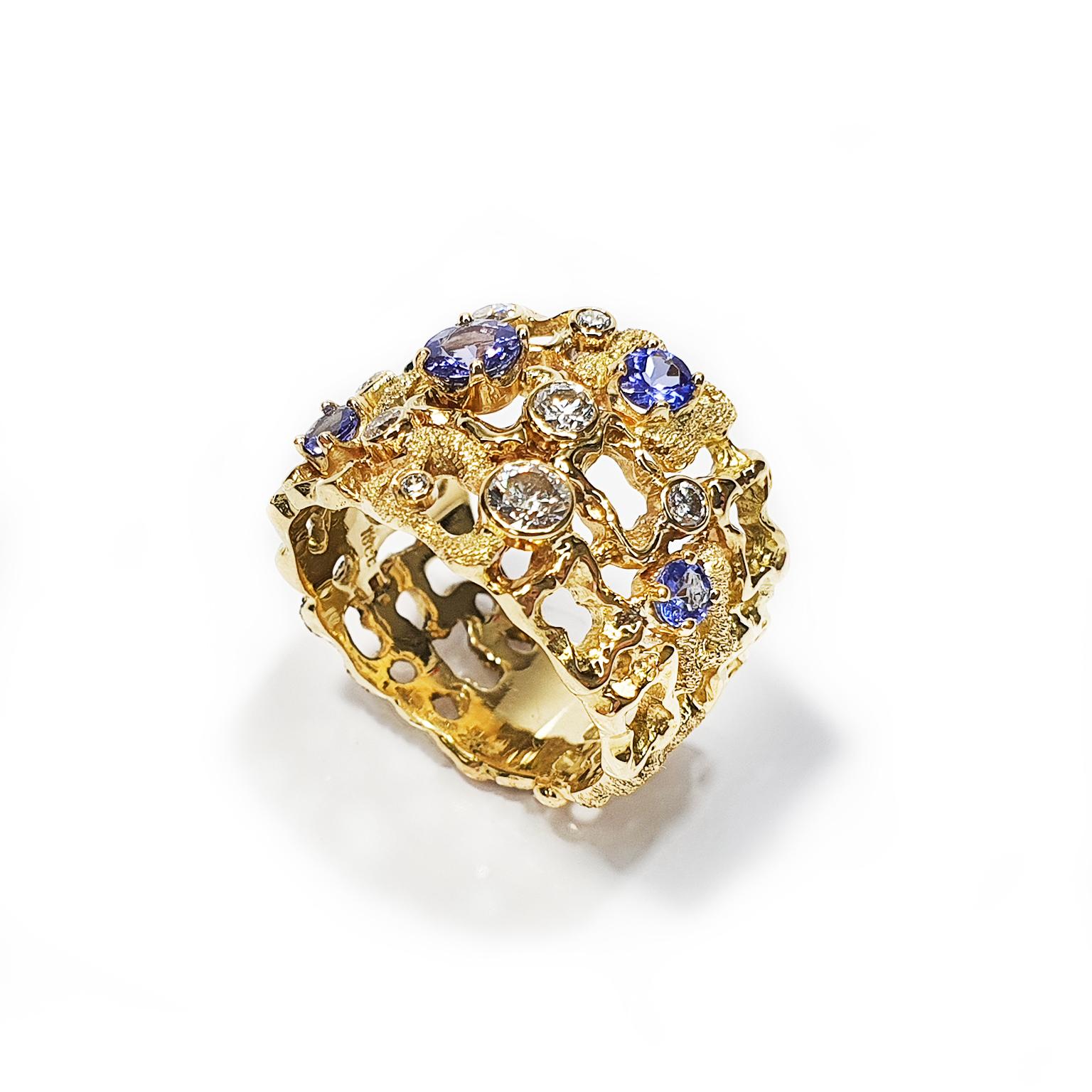 Mixed Cut Paul Amey 18k Gold, Diamond and Tanzanite Dress Ring For Sale