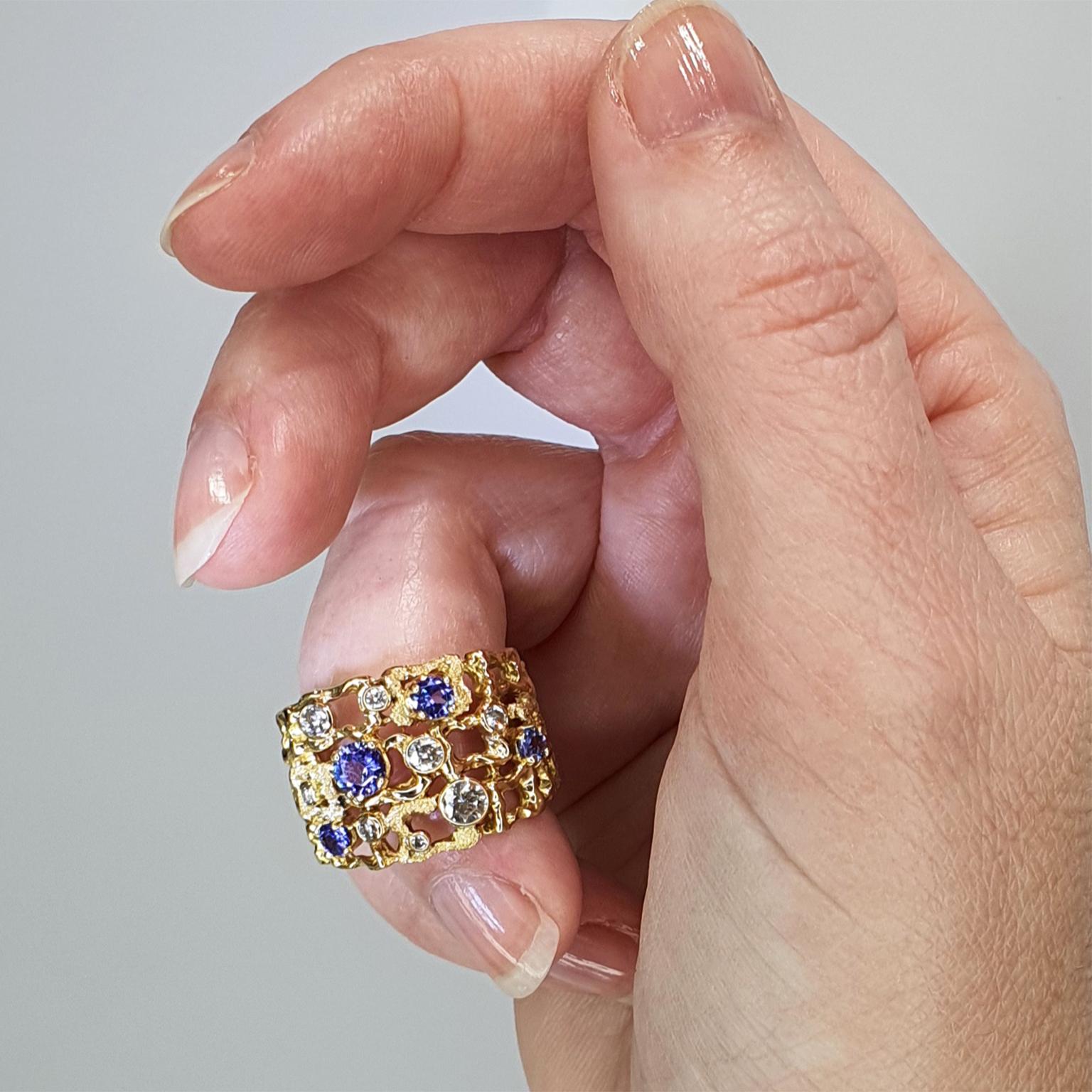 Paul Amey 18k Gold, Diamond and Tanzanite Dress Ring For Sale 2