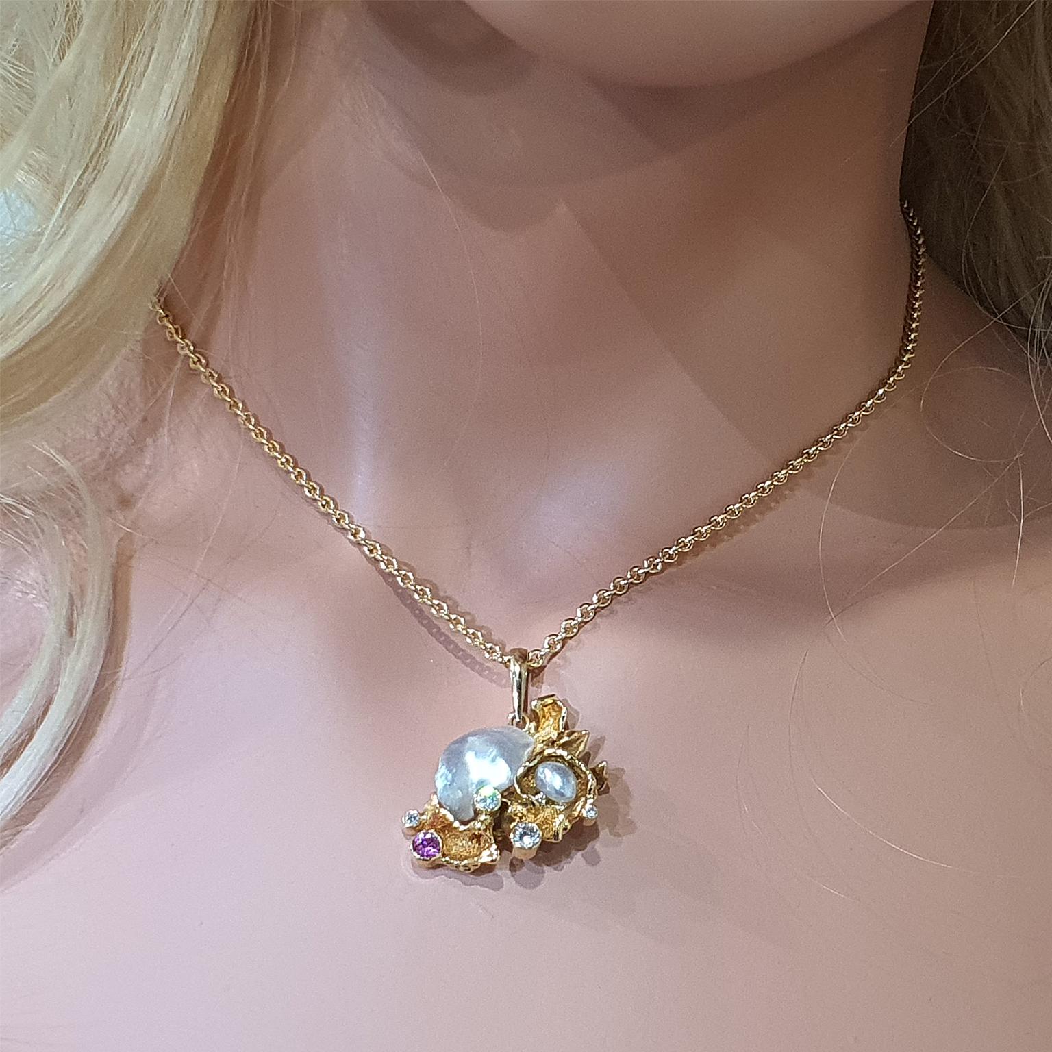 Taille mixte Pendentif Paul Amey en or 18 carats, diamants, perle Keshi brossée et saphir rose en vente