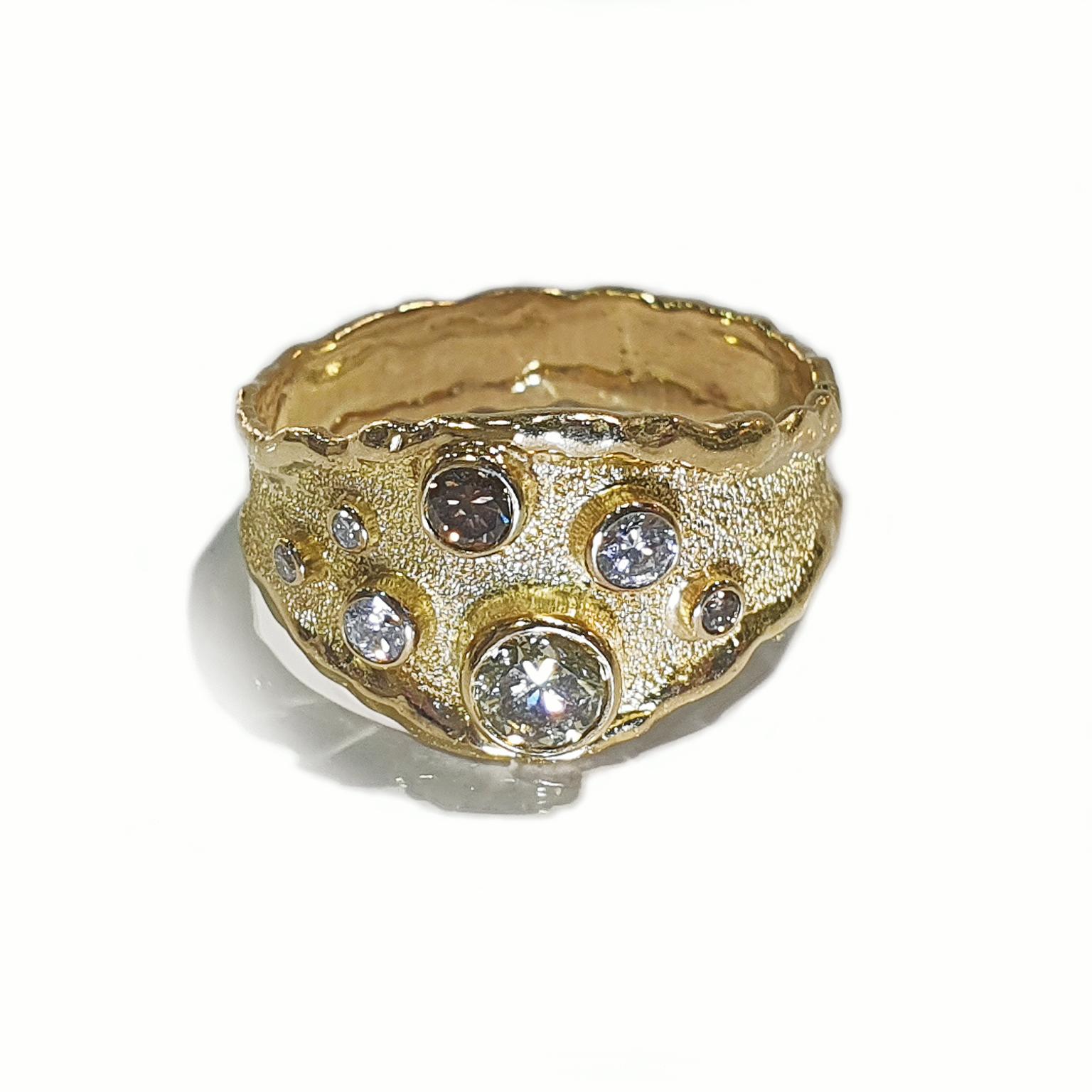 Paul Amey’s signature molten edge Argyle type diamond ring was crafted from 18K yellow gold. This molten edge ring features three Argyle type diamonds, a 35pt C5, an 8pt C6 and a 3pt C6. The ring also displays a 15pt, an 8pt, a 5pt and two 1pt round