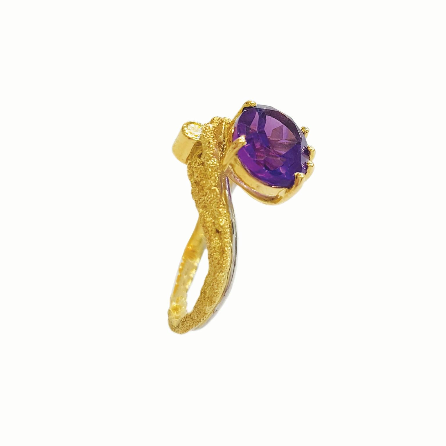 Introducing the epitome of bespoke luxury – Paul Amey's Amethyst Ring, a unique marvel meticulously handcrafted in 18K yellow gold and platinum. Crafted by the artisan himself, this ring is a true testament to the artistry and sophistication that