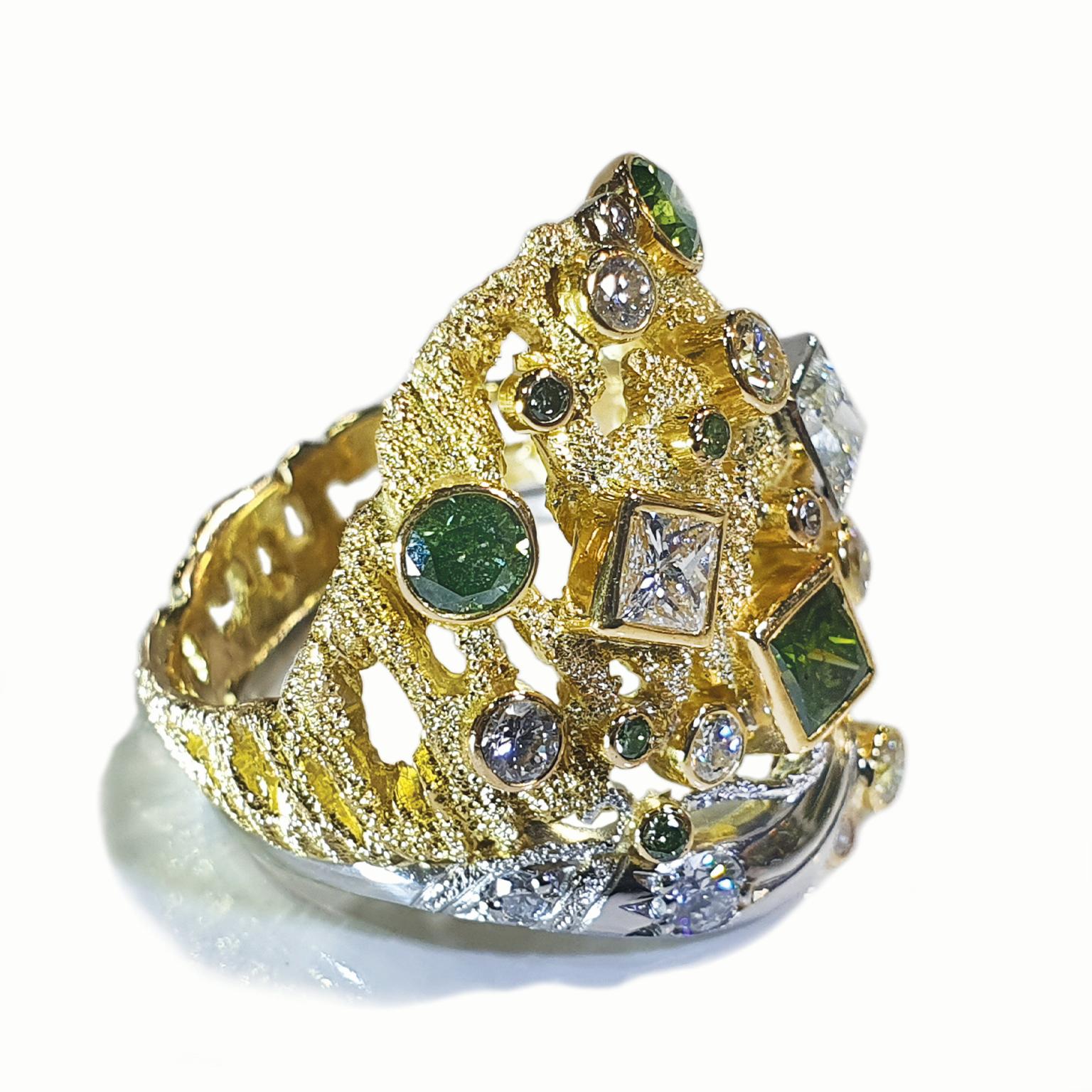 Artisan Paul Amey Bague « Bark » en or 18 carats, platine, diamants verts et blancs, fabriquée à la main en vente