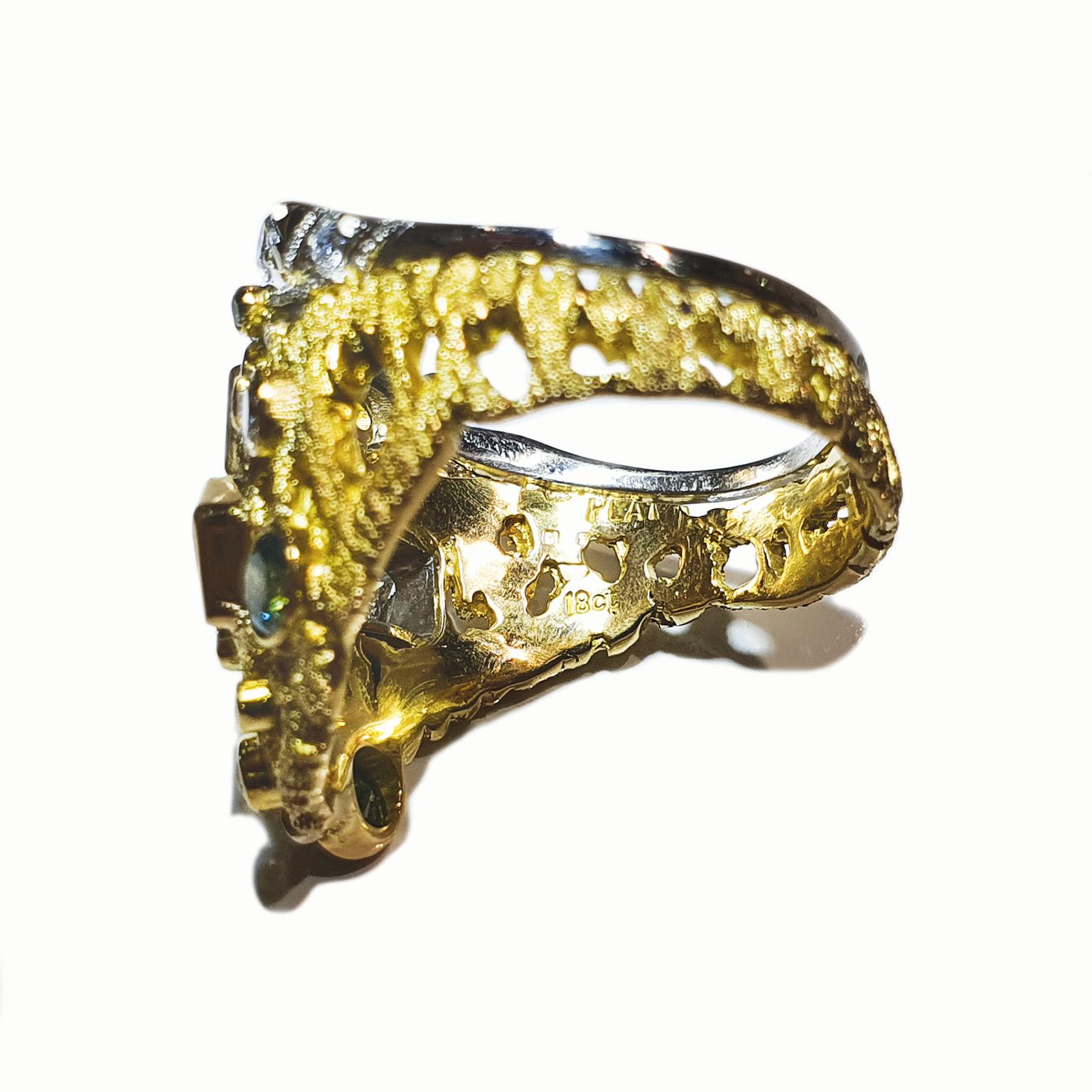 Paul Amey Bague « Bark » en or 18 carats, platine, diamants verts et blancs, fabriquée à la main Unisexe en vente