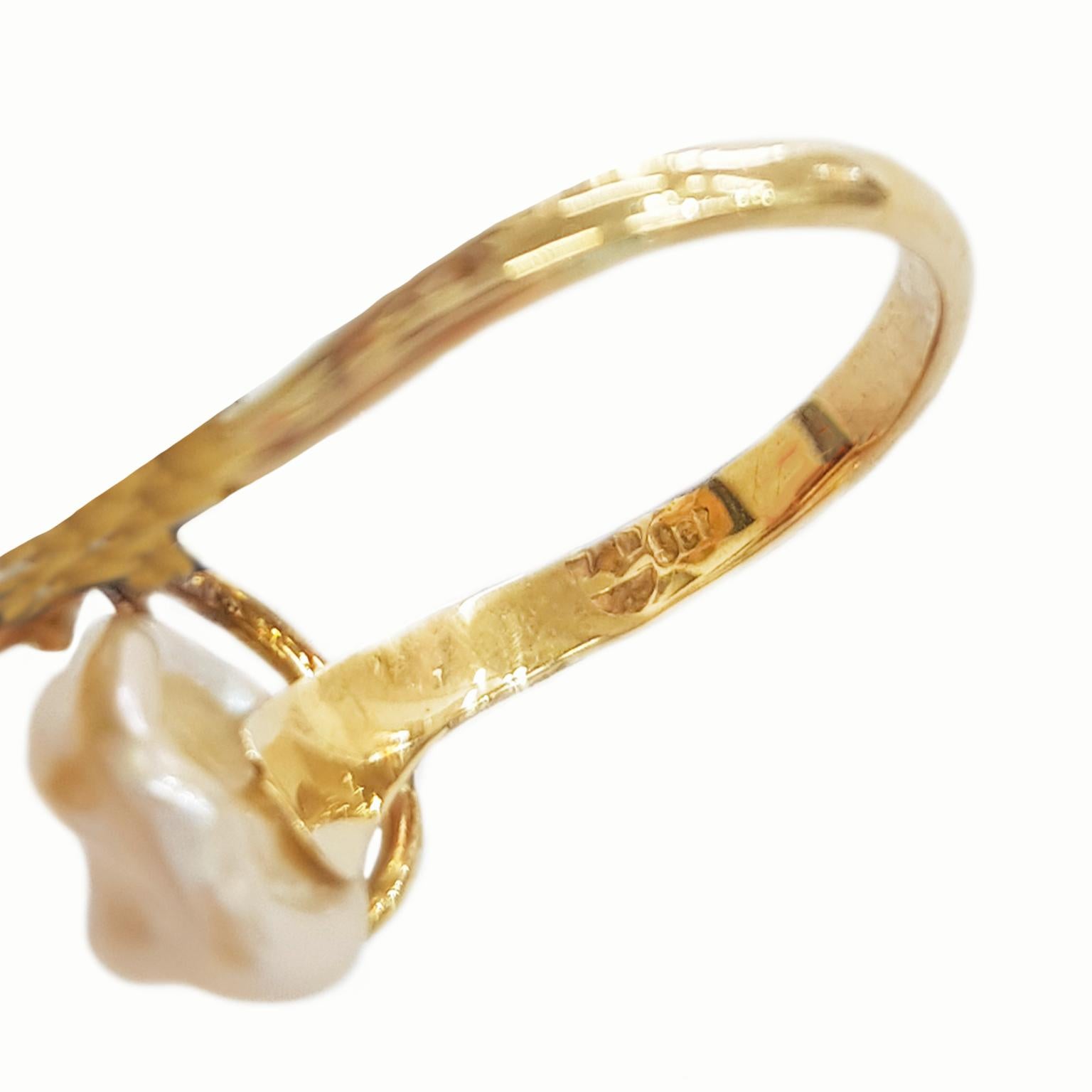 Step into a world of timeless elegance with Paul Amey’s “Dimple” Pearl Ring – a truly unique and handcrafted masterpiece that seamlessly marries the warmth of 9K yellow gold with the lustrous beauty of a natural freshwater pearl.

The focal point of