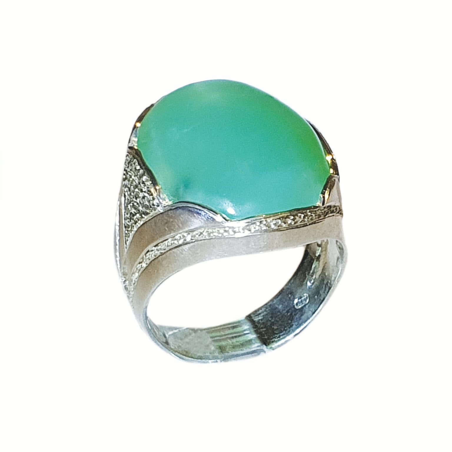 Paul Amey’s Chrysoprase ring was crafted from tarnish resistant Sterling Silver. The ring features a natural 25mm x 18.5mm oval Chrysoprase stone and is finished with Paul Amey’s hand engraved texture on the band. The ring weights 11.2 grams and is