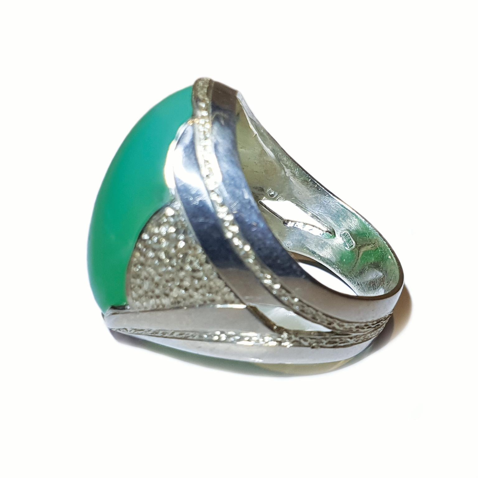 Women's or Men's Paul Amey Hand Crafted Sterling Silver and Natural Chrysoprase Ring For Sale