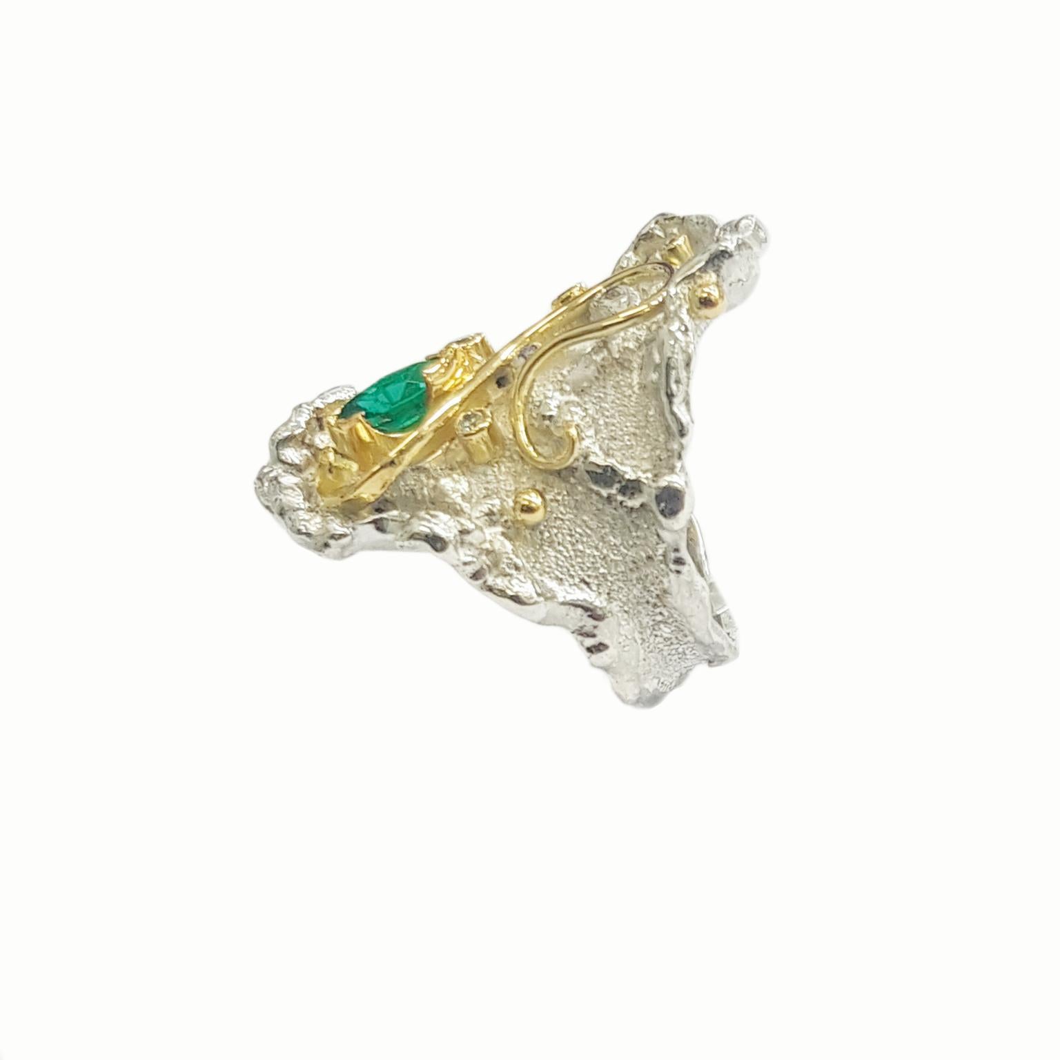 Unveiling the epitome of elegance – the Sterling Silver and 18ct Yellow Gold Molten Edge adorned with diamonds and emeralds, a true masterpiece by Paul Amey! 

Embrace the luxurious allure of this unique creation, featuring a large cigar band style