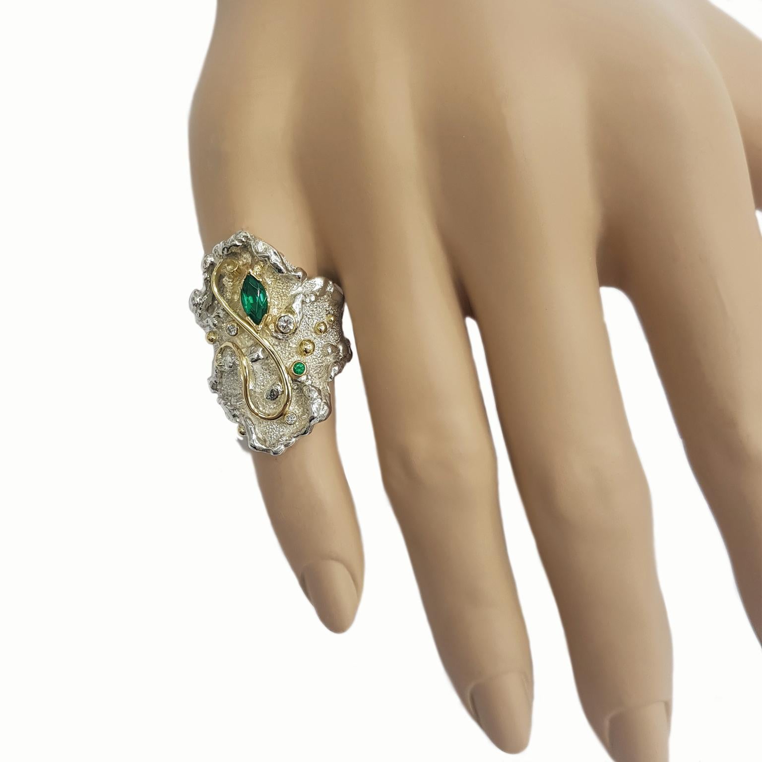 Ring aus Sterlingsilber, 18 Karat Gold, Smaragd und Diamanten von Paul Amey für Damen oder Herren im Angebot
