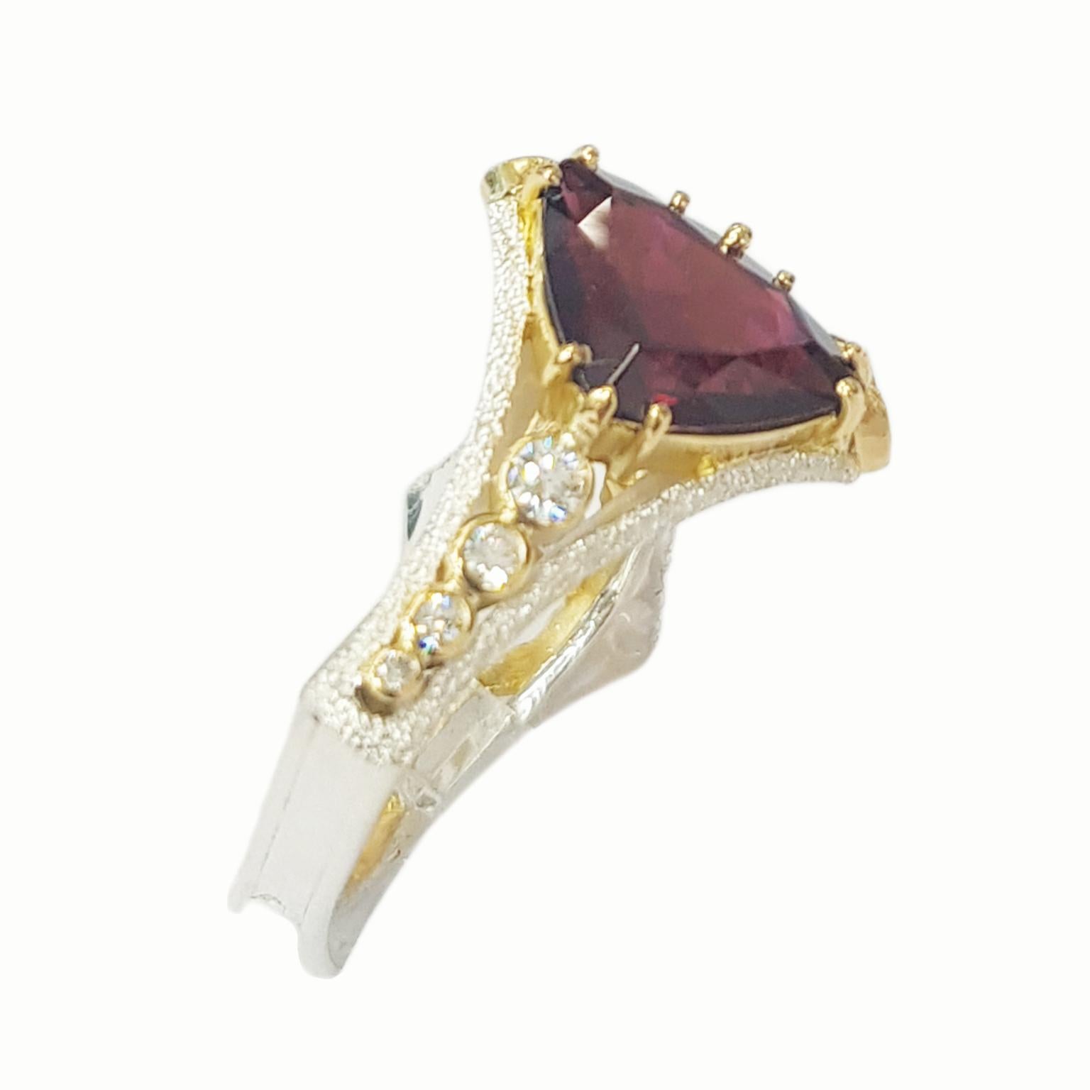 Ring „Wedge“ aus Sterlingsilber, 18 Karat Gold, Granat und Diamant von Paul Amey im Zustand „Neu“ im Angebot in Tewantin, Queensland
