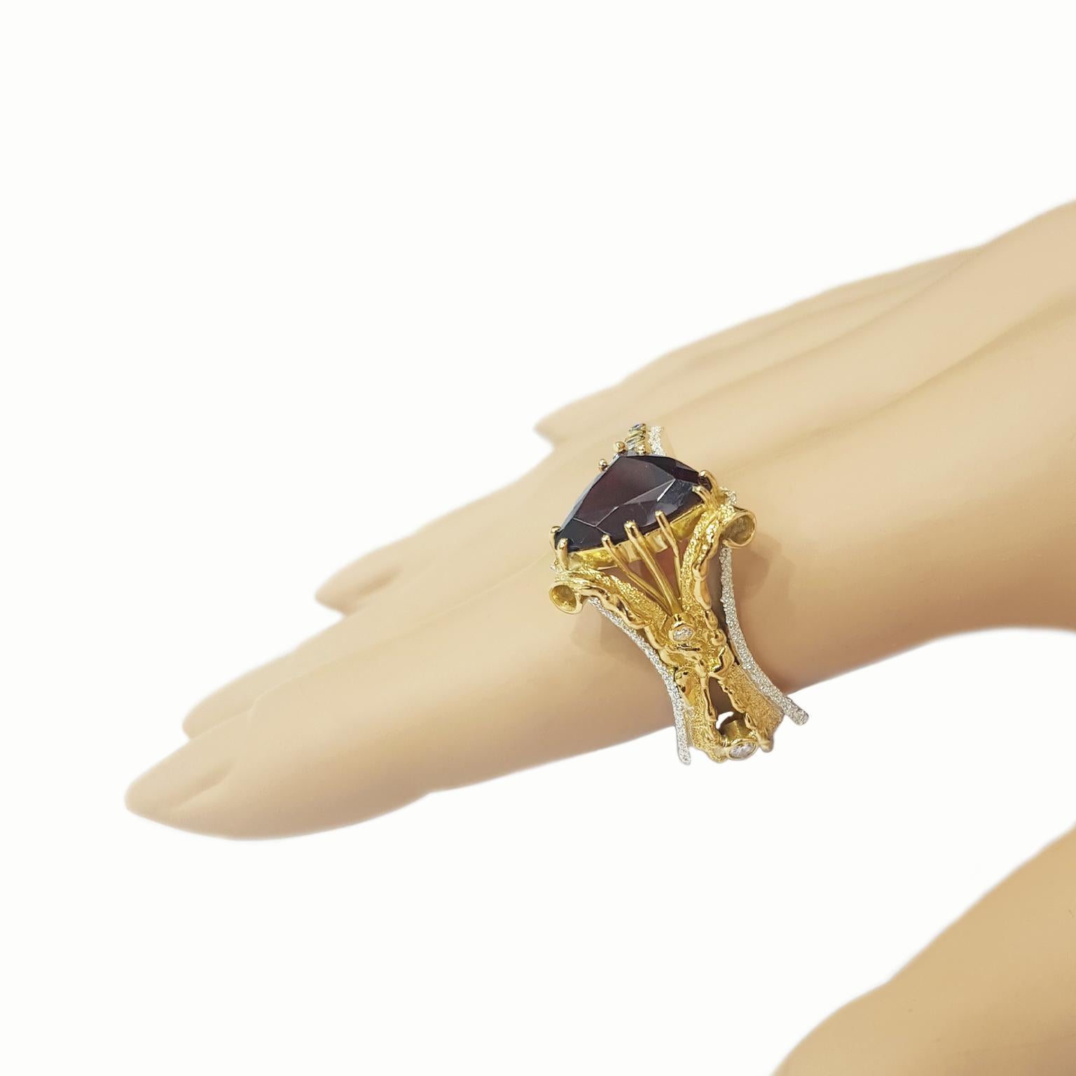 Ring „Wedge“ aus Sterlingsilber, 18 Karat Gold, Granat und Diamant von Paul Amey im Angebot 2