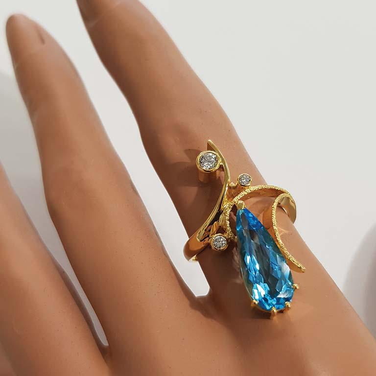 Paul Amey Swiss Blue Topaz Ring with Diamonds in 9K Gold In New Condition For Sale In Tewantin, Queensland