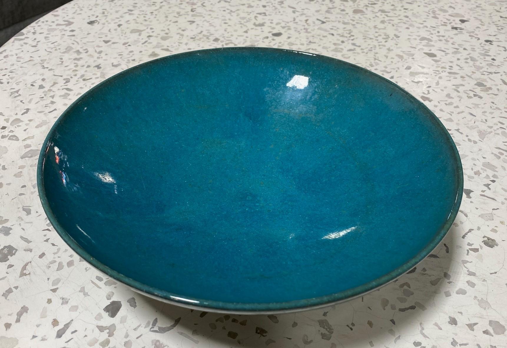 A truly gorgeous and wonderfully crafted large art bowl by Swiss American sculptor/artist/ceramicist Paul Ami Bonifas (1893-1967). The glaze on this particular piece is exquisite with different shades of blue ranging from turquoise to navy depending