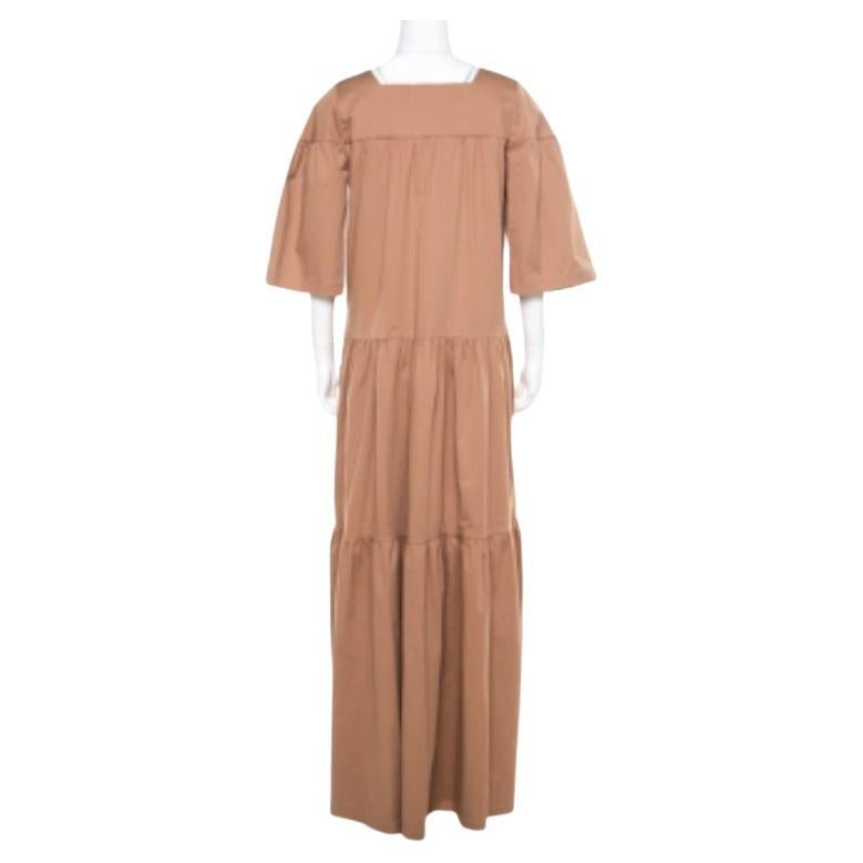 Sortez du lot avec cette jolie pièce discrète de la maison Paul and Joe. Démarrez votre week-end sur une note unique avec cette opulente robe marron conçue dans une silhouette étagée avec des lacets sur le devant. Taillée dans un tissu mélangé,