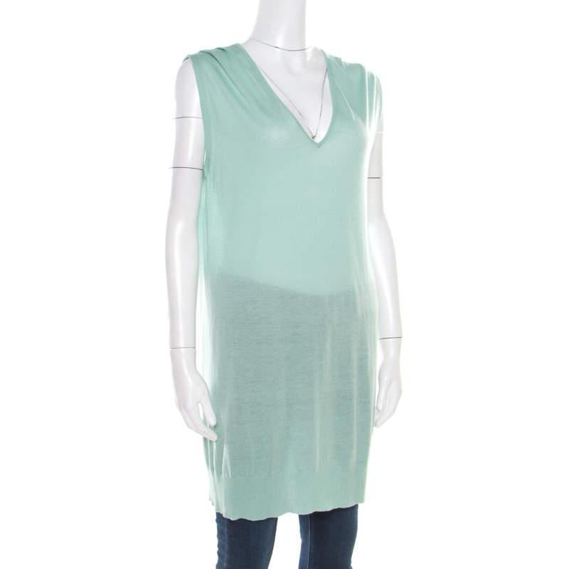 Paul and Joe introduces a fresh collection of designs, feminine silhouettes and modern accents tailored by experts. This elegant green top brings out the fun mood and attractiveness your look needs with its lively design. This luxurious cashmere and