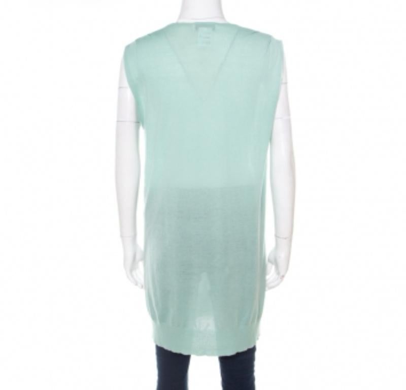 Paul and Joe introduces a fresh collection of designs, feminine silhouettes and modern accents tailored by experts. This elegant green top brings out the fun mood and attractiveness your look needs with its lively design. This luxurious cashmere and