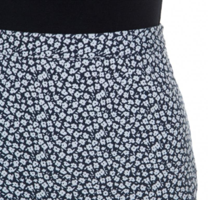 Paul and Joe Navy and White Floral Knit Cotton Blend Ruffle Hem Skirt M in vendita 1