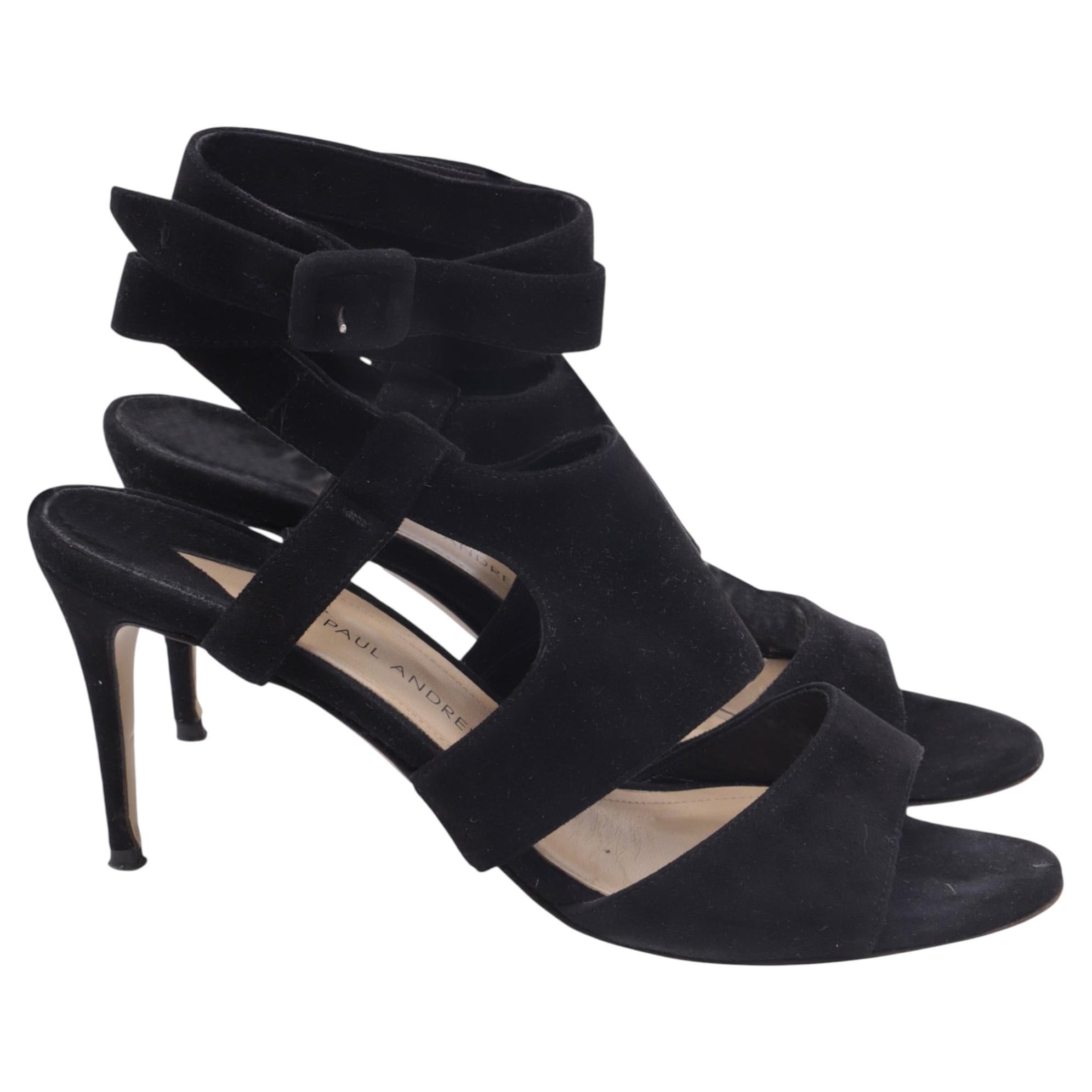 Paul Andrew Riemchensandalen mit Absatz aus schwarzem Wildleder im Angebot