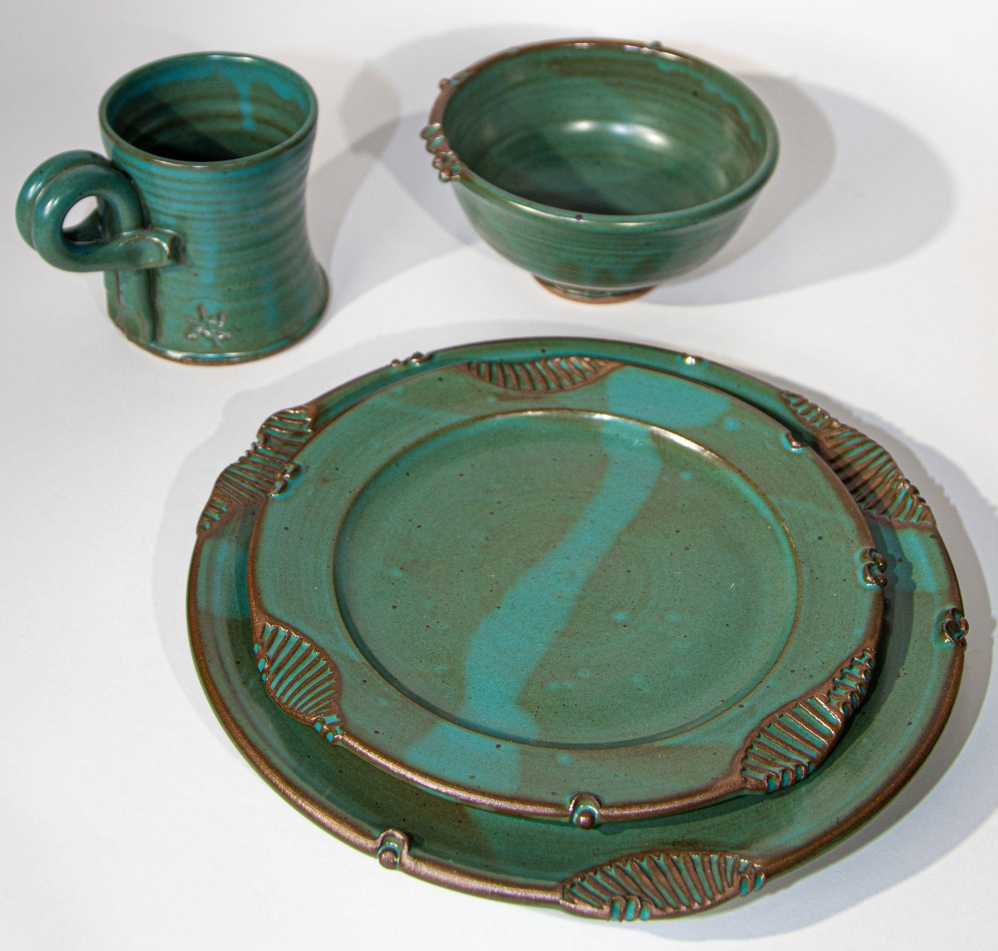 Paul Anthony Vintage Teal Green Stoneware Service Set of 8.
Paul Anthony Modernist Studio Art Pottery Stoneware set for 2, 2 dinner plates, 2 salad plates and 2 Cereal bowls 2 mugs.
Colors are green and teal.
Vintage signed Paul Anthony Abstract