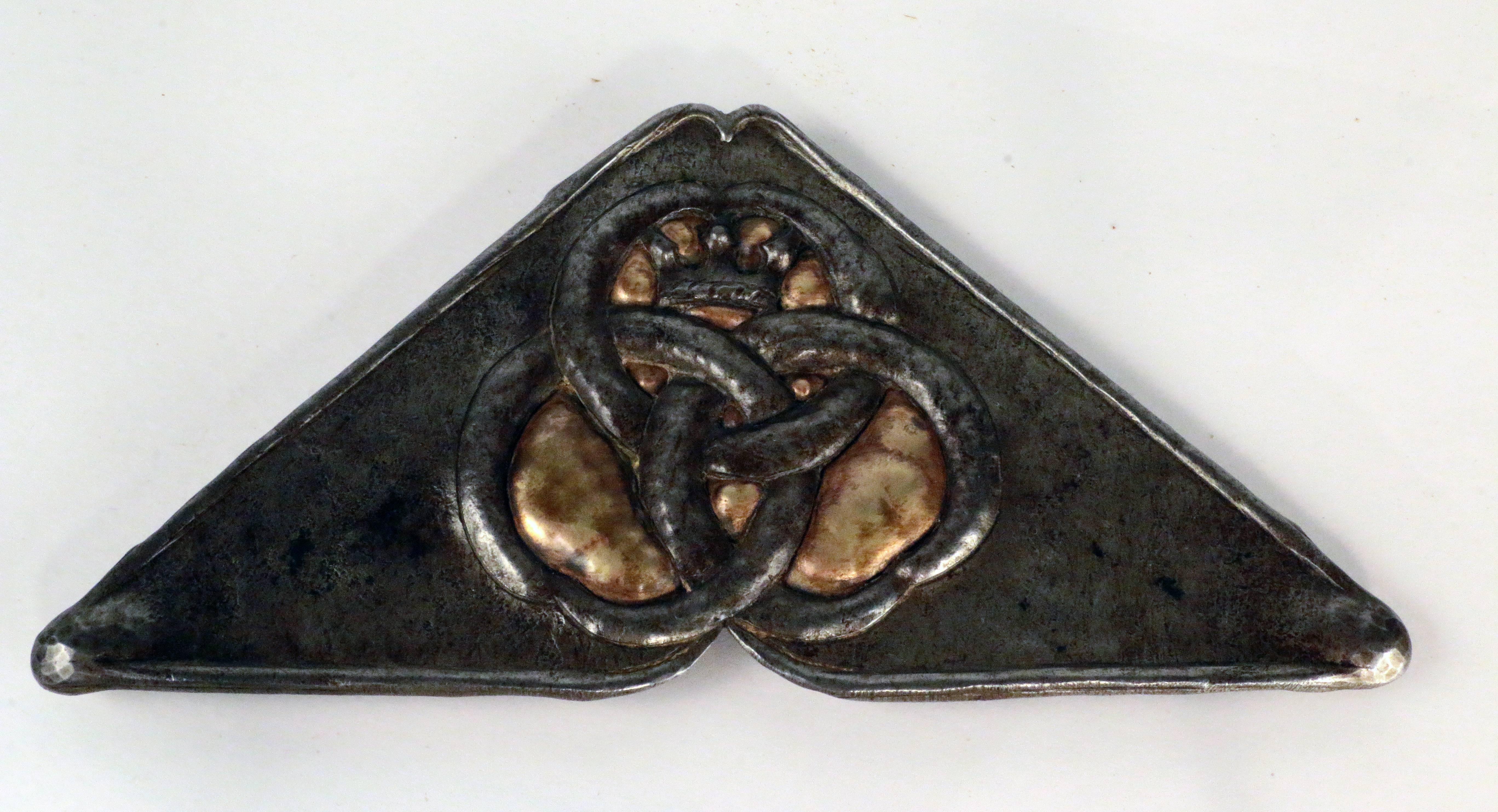 Paul Beau Schreibtischset aus gemischten Metall, Bläserböden, Schreibtischregal und Stifttablett (20. Jahrhundert) im Angebot