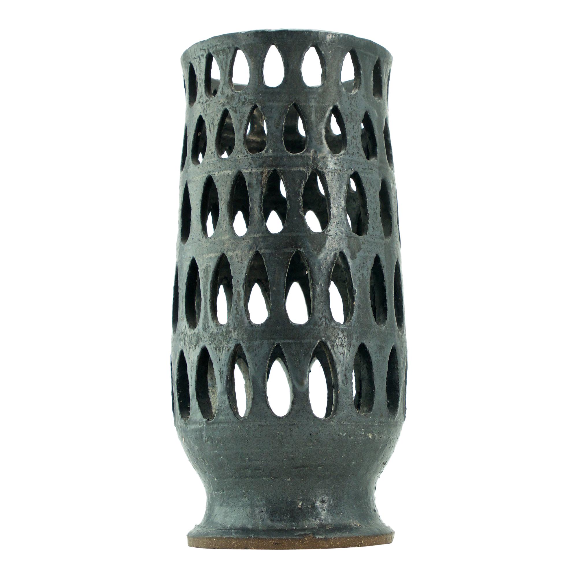 Paul Bellardo Vaso scultoreo a goccia perforato Studio Pottery