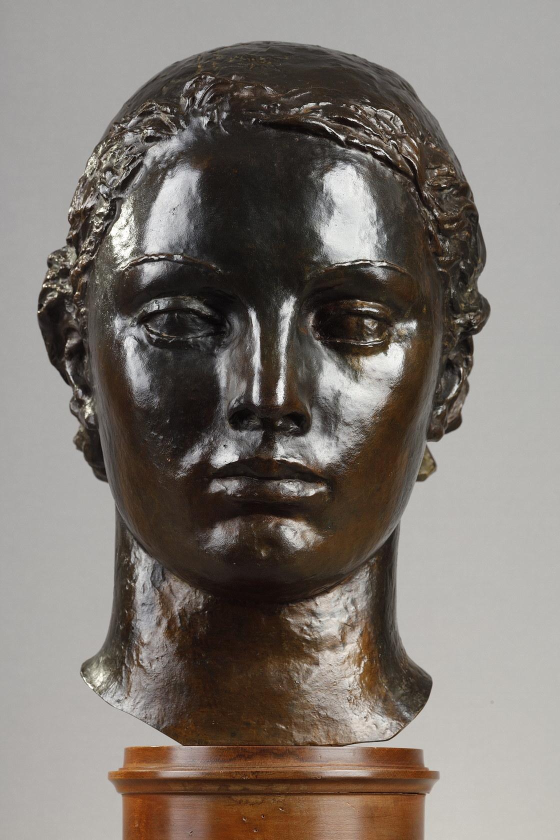 Kopf eines Mädchens – Sculpture von Paul Belmondo