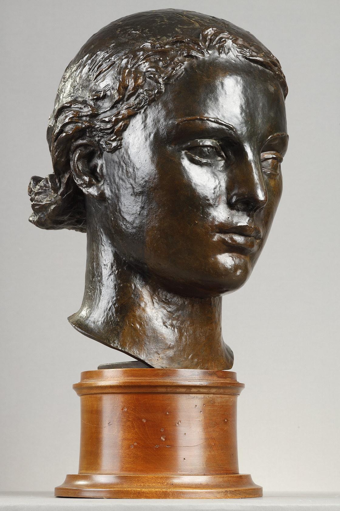 Kopf eines Mädchens
von Paul BELMONDO (1898-1982)

Bronze mit einer nuancierten dunkelbraunen Patina
Signiert 