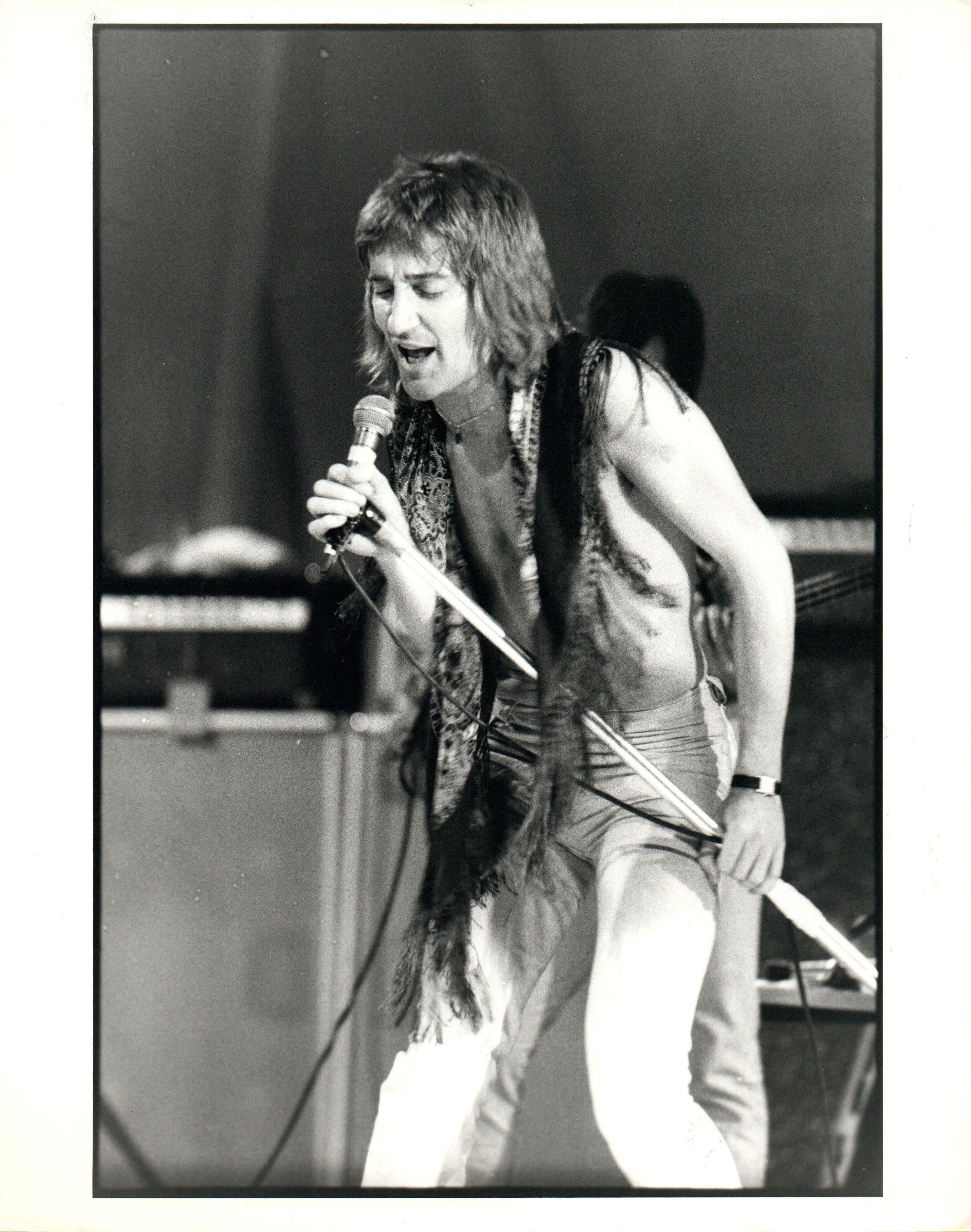Paul Canty Portrait Photograph - Rod Stewart Singing on Stage Vintage Original Photograph