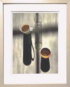 Fotografía enmarcada de bodegón con tazas de café y motivos abstractos de sombras, nº 1944
