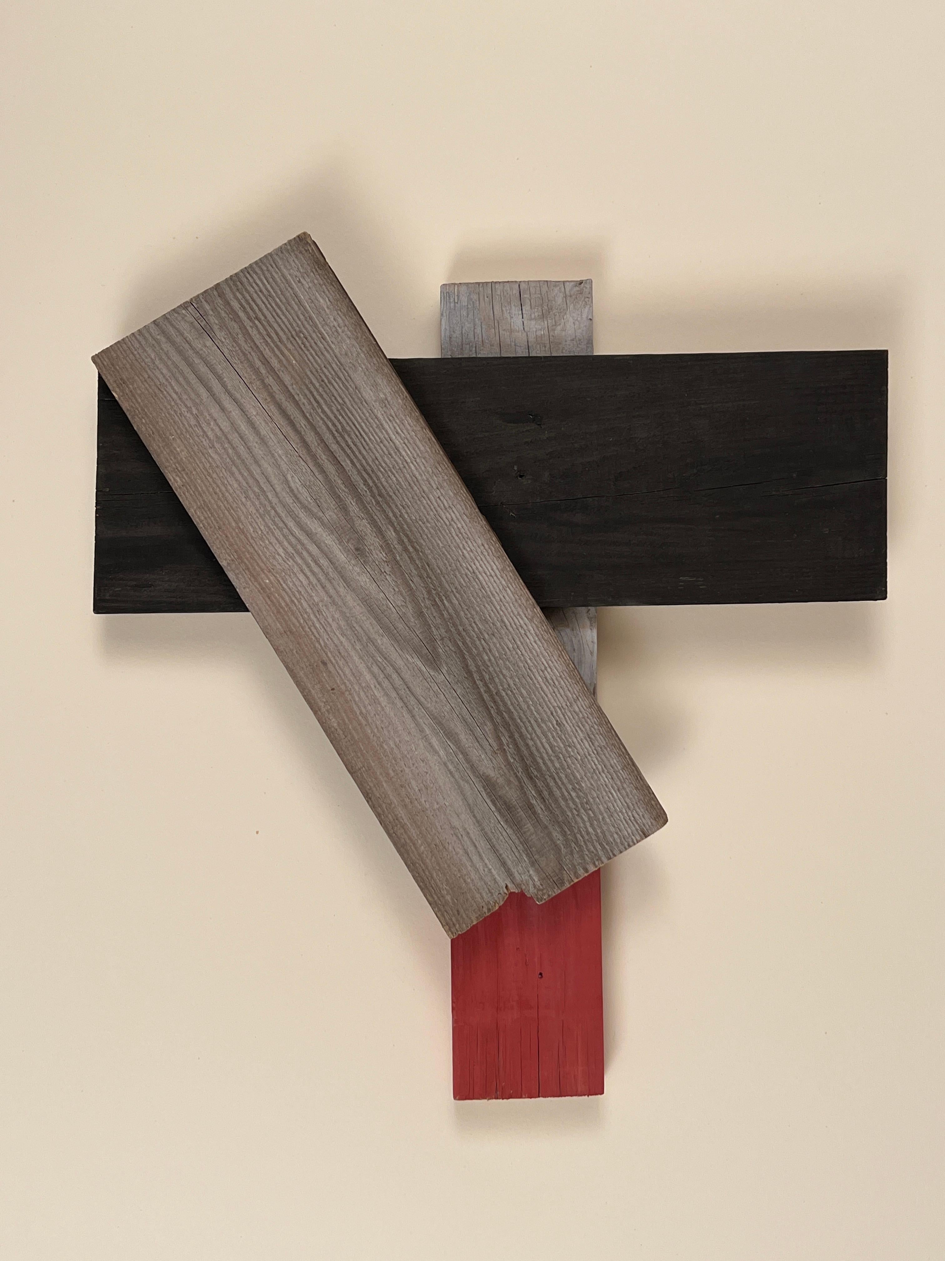 Figurative Sculpture de Paul Cava - Escultura abstracta 3D de pared "Obra de madera" #1233, estética de collage en capas con rojo