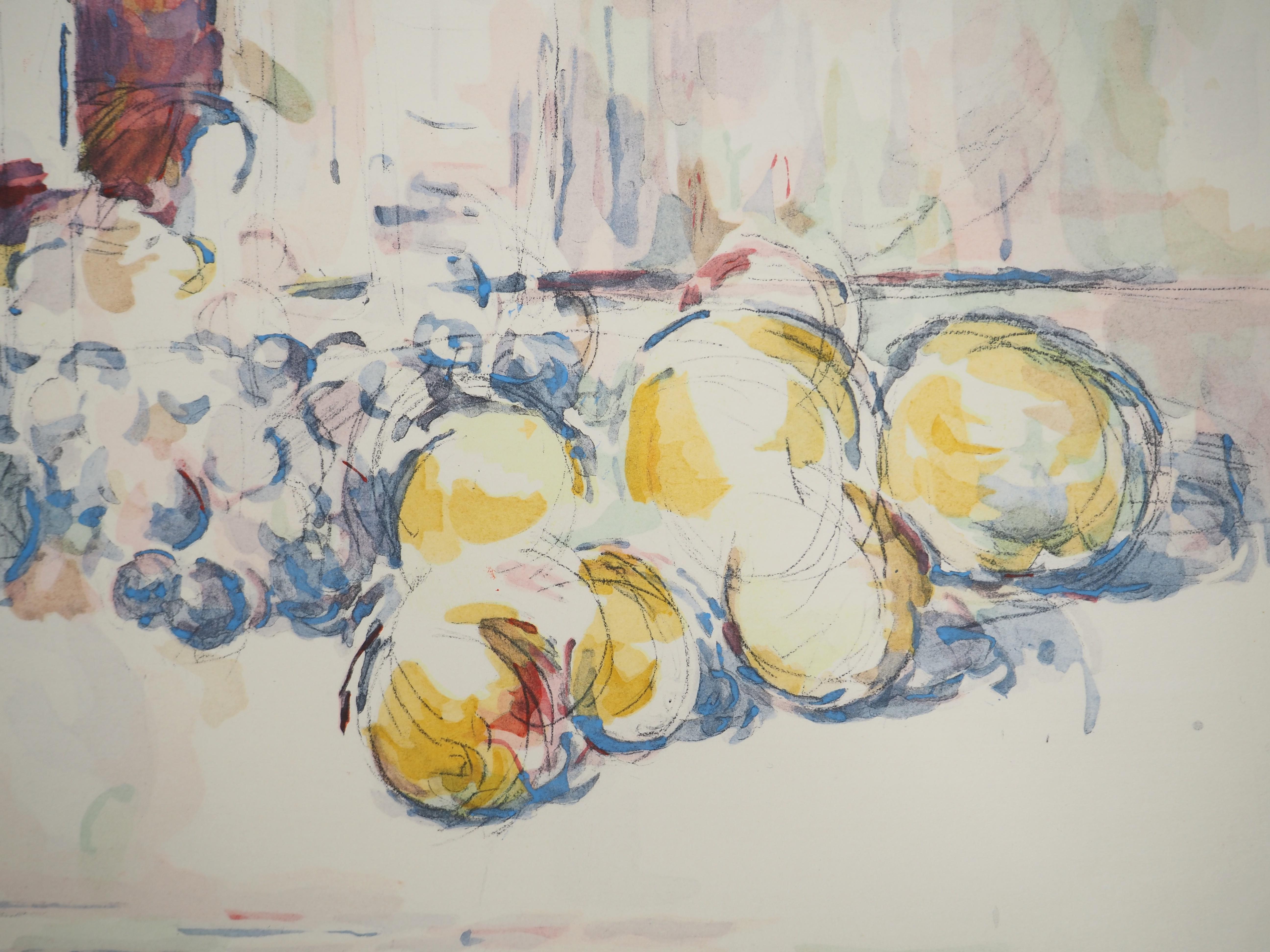 Stillleben, Früchte und Wein – Lithographie, 1971 (Moderne), Print, von Paul Cézanne