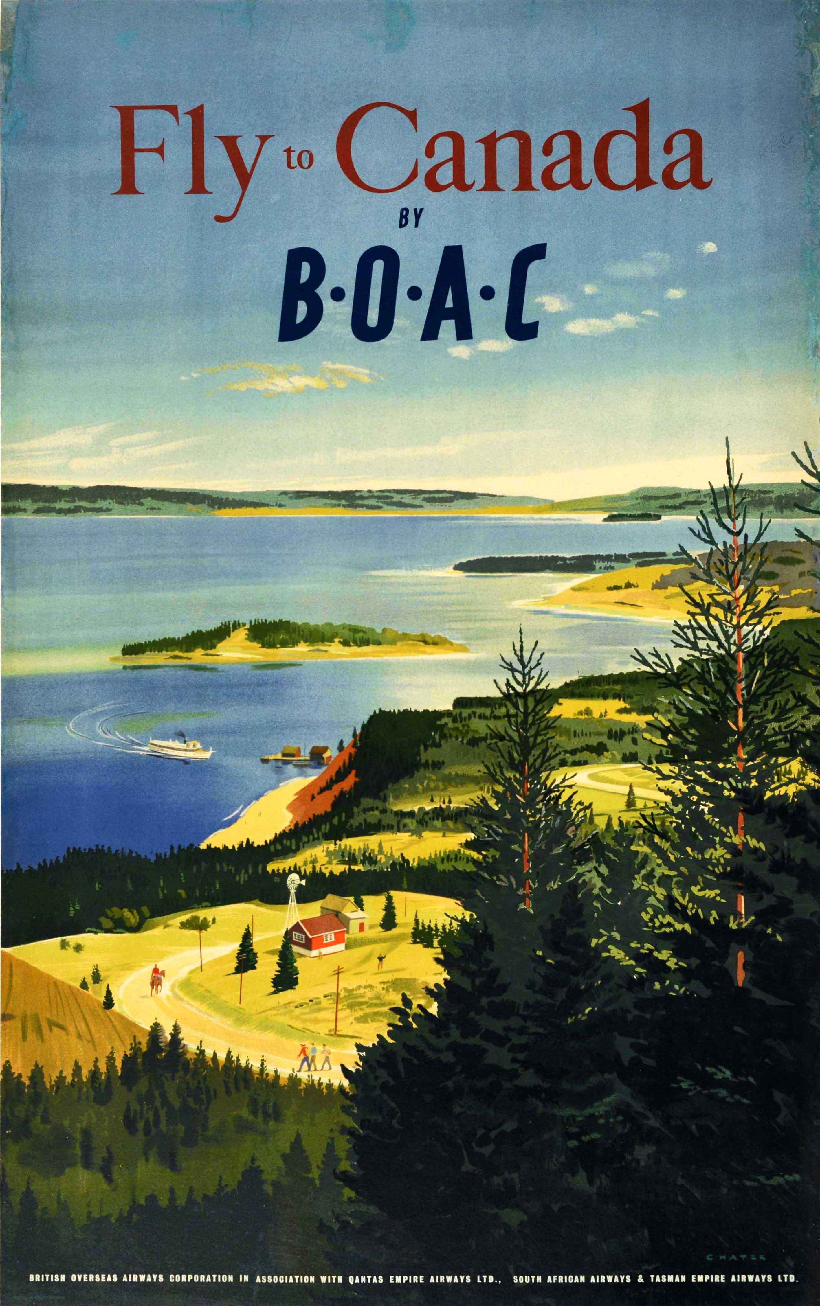 Original Vintage By BOAC Reiseplakat - Fly to Canada by BOAC - mit landschaftlicher Gestaltung von Paul Chater (1879-1949), die ein Boot auf ruhigem blauen Wasser mit einer Insel und Hügeln am Horizont, einen Sandstrand und Klippen am Steg mit