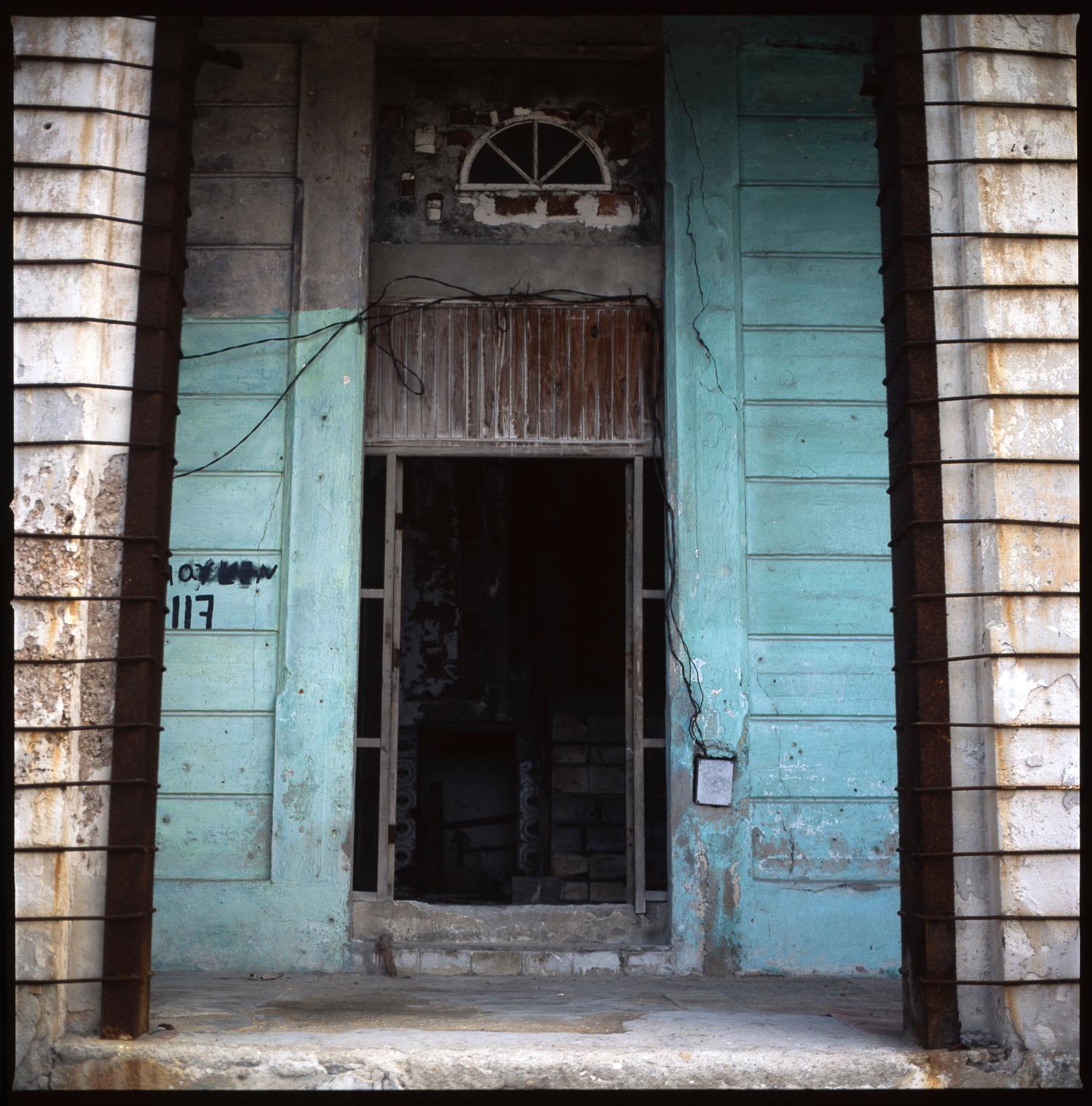 Paul Cooklin Landscape Photograph - Edition 1/10 - 117 Malecon, Havana, Cuba, C-Type Photograph