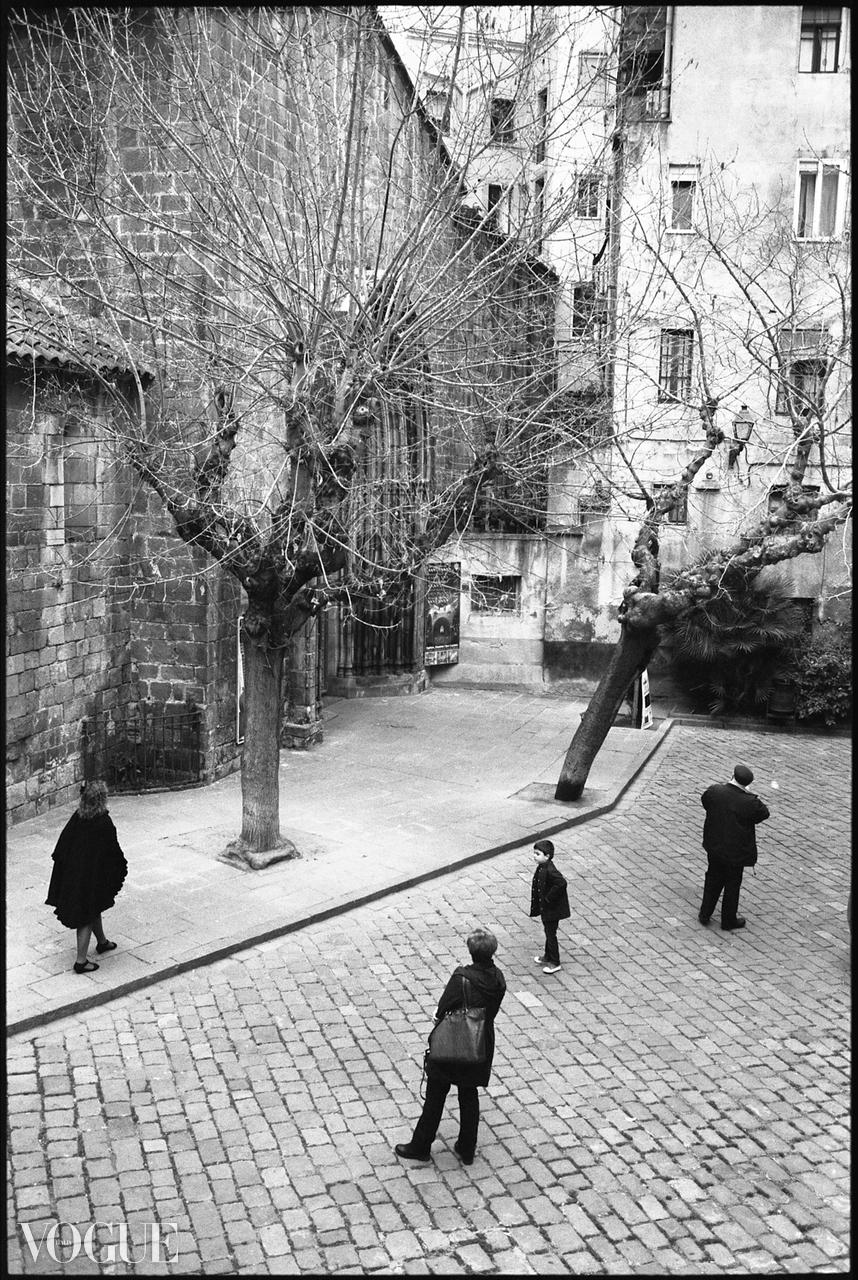 Paul Cooklin Landscape Photograph - Edition 1/10 - Black on White, Barcelona, Spain, Silver Gelatin Photograph