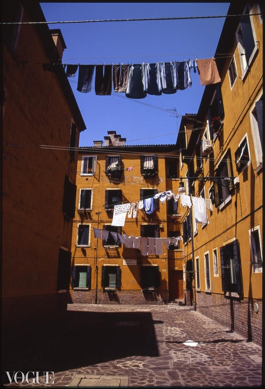 Paul Cooklin Color Photograph - Edition 1/10 - Laundry in Venetian Courtyard, Venice, Italy , C-Type Photograph