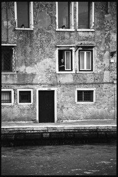 Edición 1/10 - Hombre en la ventana, Venecia, Italia Fotografía, 2009