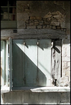 Edition 1/10 - Fensterhalterungen, Vitre, Frankreich, C-Typ-Fotografie