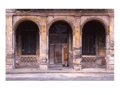 Edizione 2/10 - Vecchio uomo, vecchio edificio, L'Avana Vecchia, Cuba , Fotografia di tipo C.