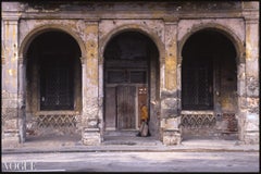 Edition 2/10 - Old Man, Old Building, Old Havana, Cuba , C-Type-Fotografie