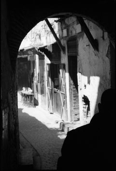 Silhouette di un uomo, Medina, Fes, Marocco Stampa
