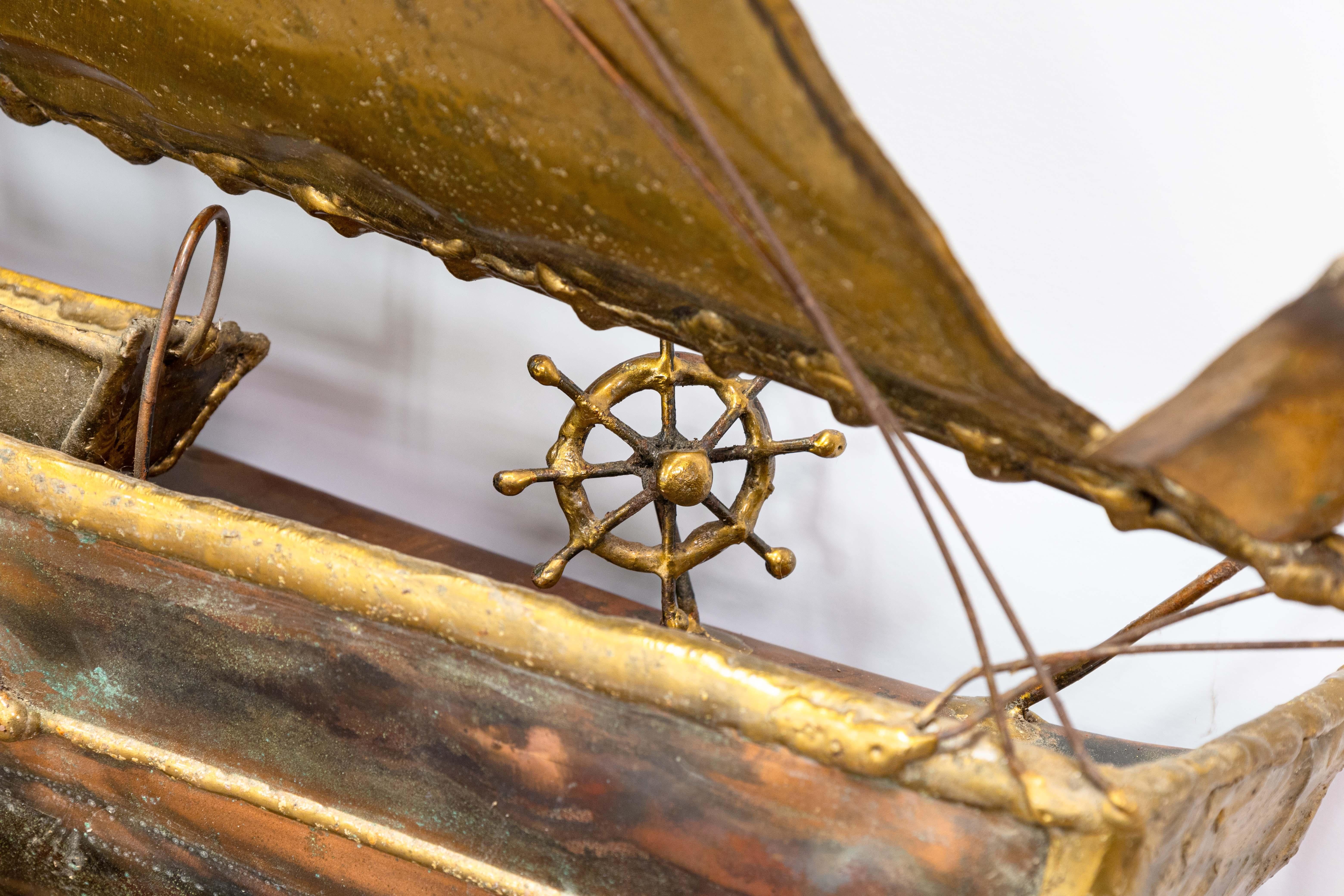 Moderne brutalistische Messing-Wandskulptur von Paul D. Wellington, signiert Segelboot, 1970er Jahre im Angebot 3