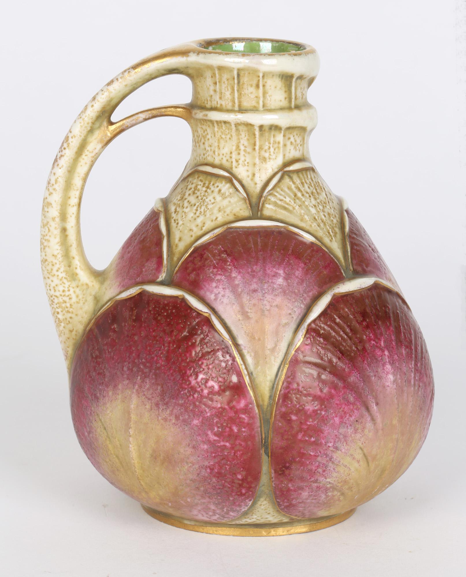 Paul Dachsel Alexandra Porcelain Works Vase Art Nouveau à poignée en forme de feuille en vente 4